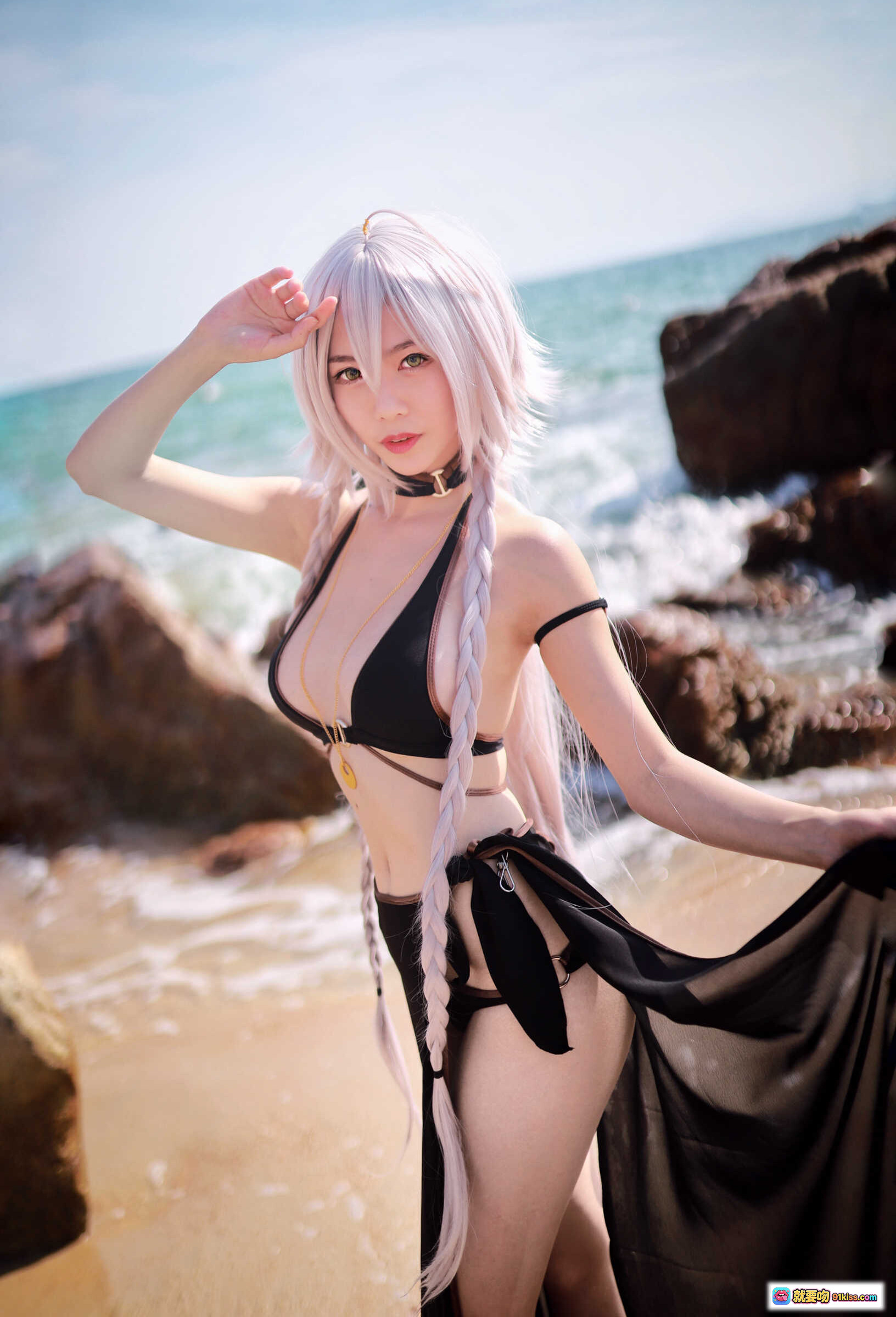 图片[10] - 抖娘利世NO.046黑贞德泳装cos写真 海边岩石银发双马尾黑比基尼性感美拍40P高清图集 - 就要吻