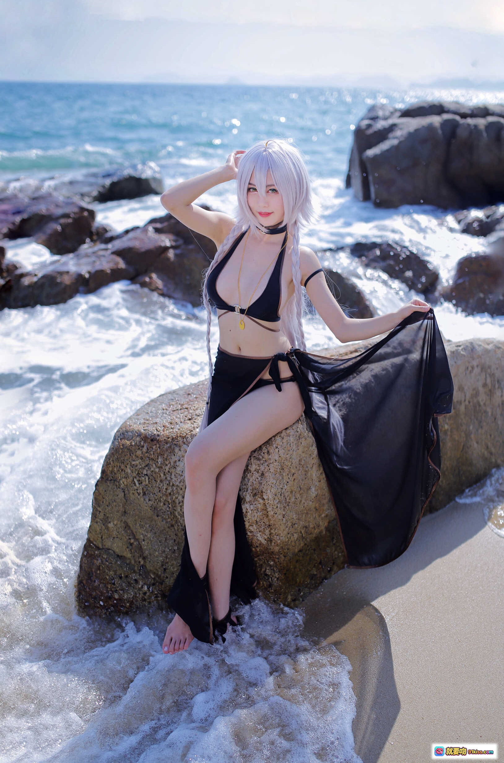 图片[4] - 抖娘利世NO.046黑贞德泳装cos写真 海边岩石银发双马尾黑比基尼性感美拍40P高清图集 - 就要吻