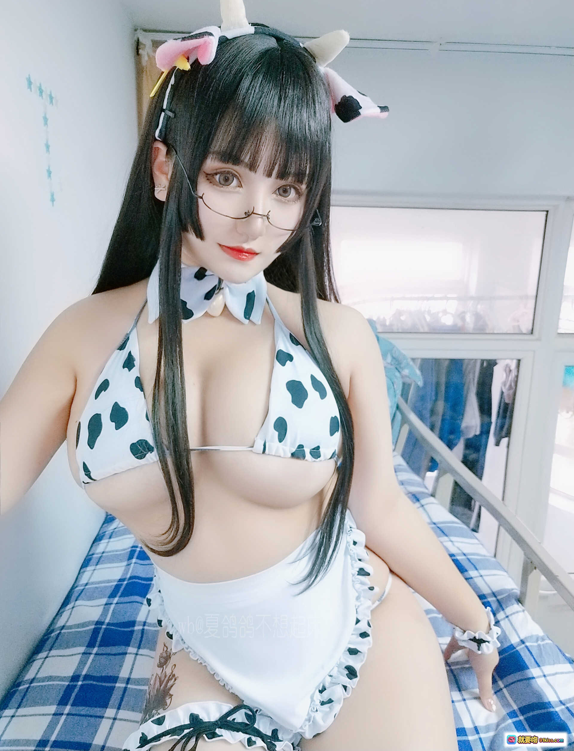 图片[4] - 夏鸽鸽不想起床NO.006奶牛女仆装cosplay写真37P高清图集黑长直眼镜萌系少女居家私房照 - 就要吻