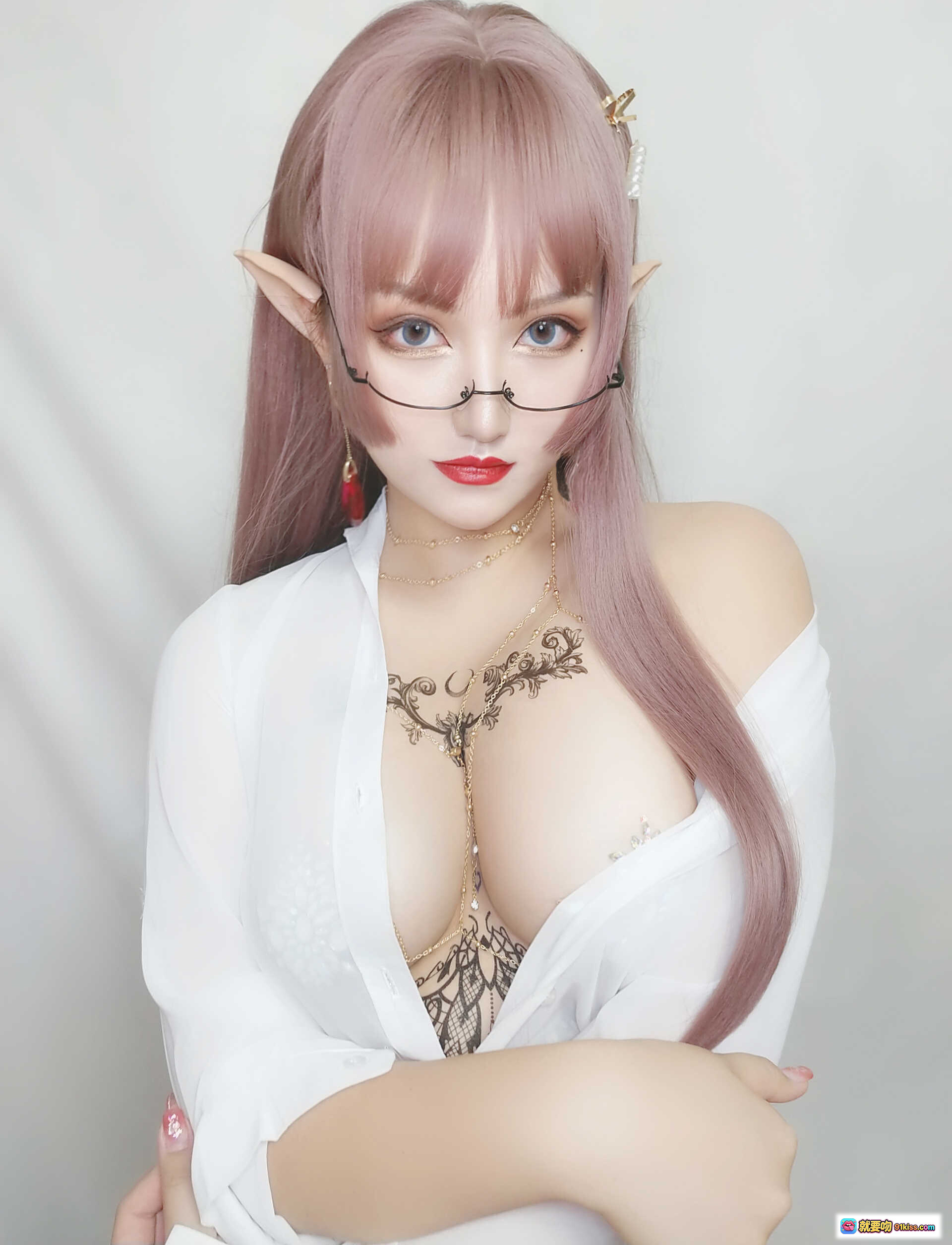 图片[6] - 夏鸽鸽不想起床NO.009 粉发精灵耳纹身水钻写真 42P9V-143MB 白衬衫红唇眼镜造型 - 就要吻