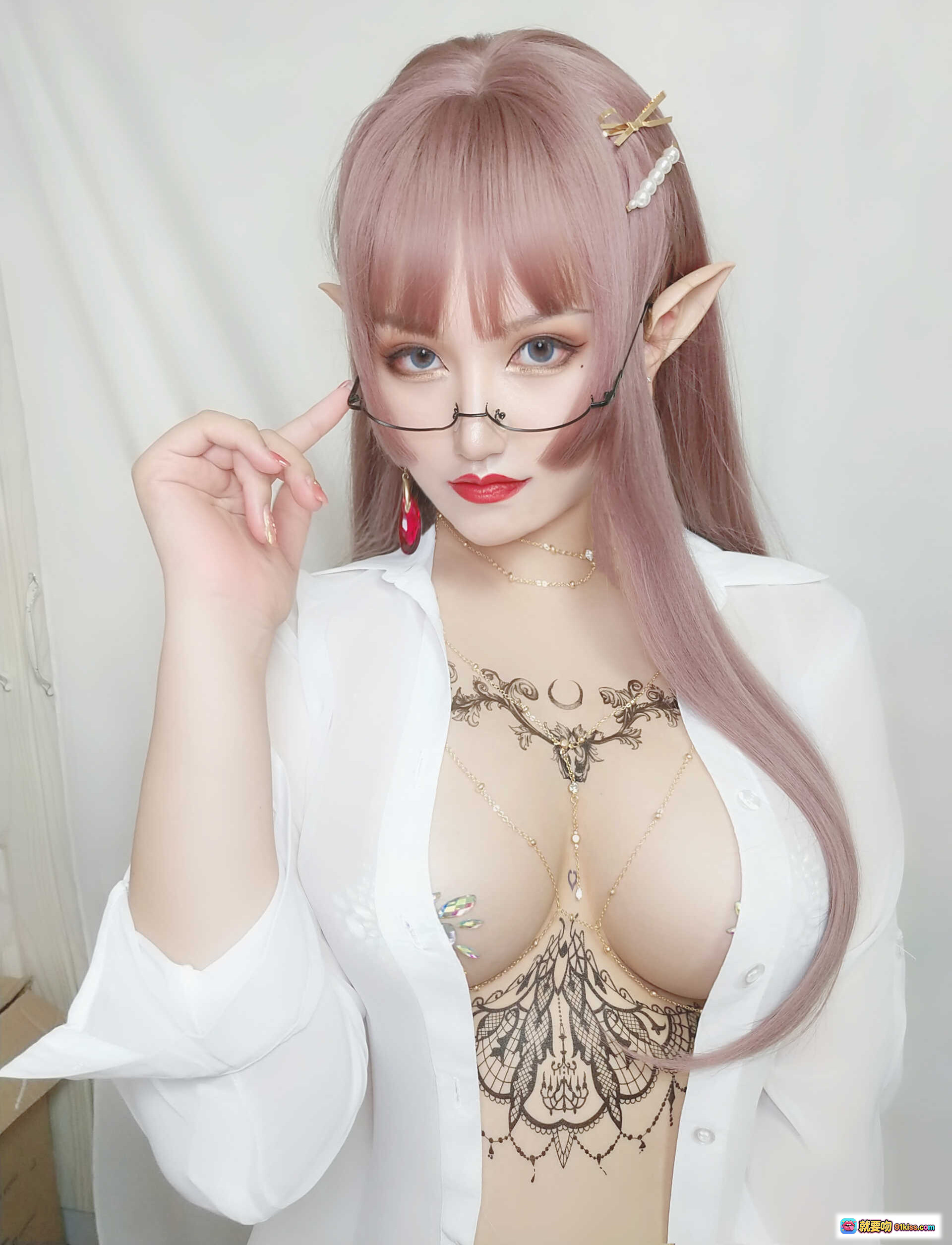 图片[5] - 夏鸽鸽不想起床NO.009 粉发精灵耳纹身水钻写真 42P9V-143MB 白衬衫红唇眼镜造型 - 就要吻