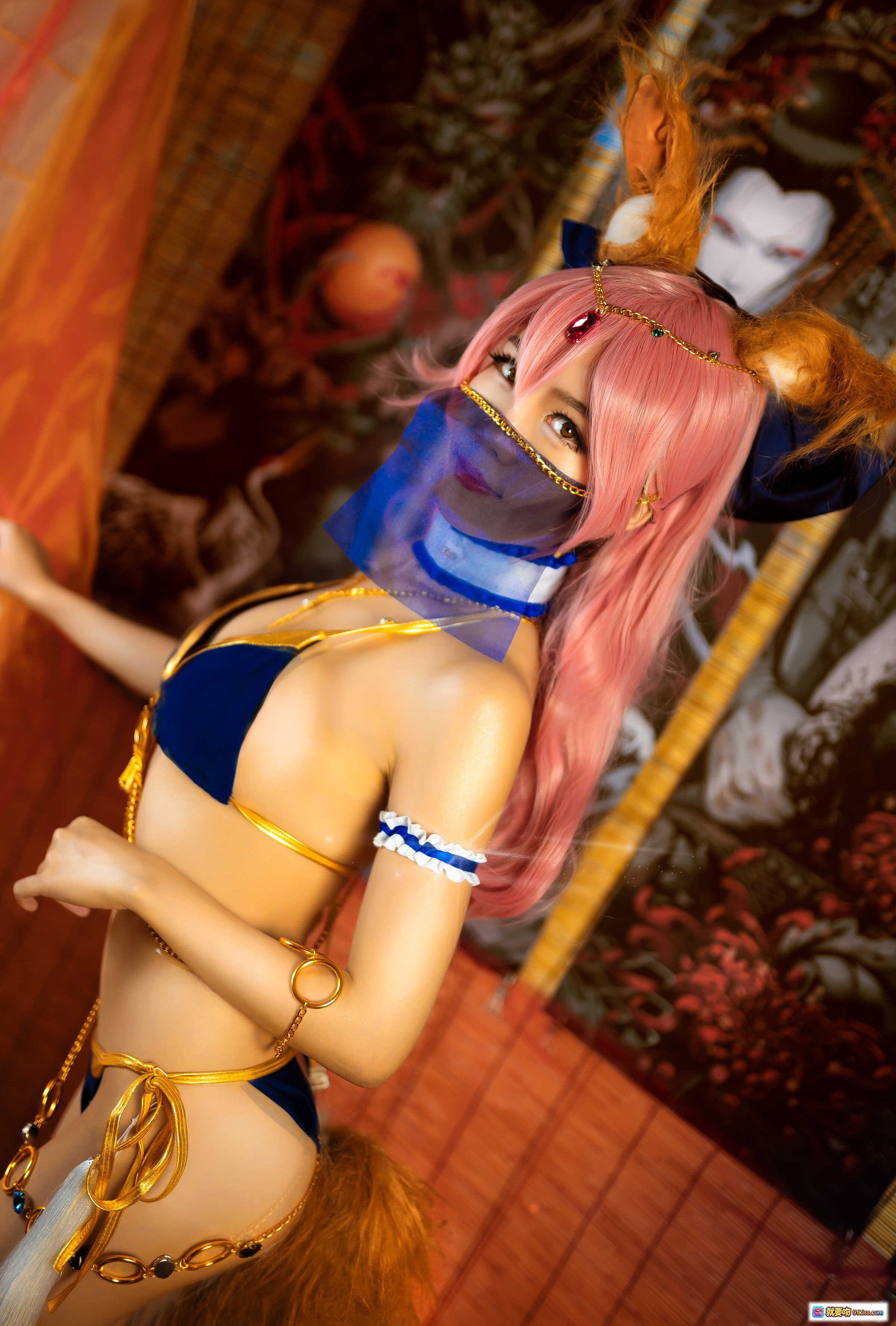 图片[4] - 抖娘利世NO.049玉藻前舞娘写真｜金色系绑带装饰｜性感腰臀曲线｜精致手环配饰｜和风美学摄影集 - 就要吻