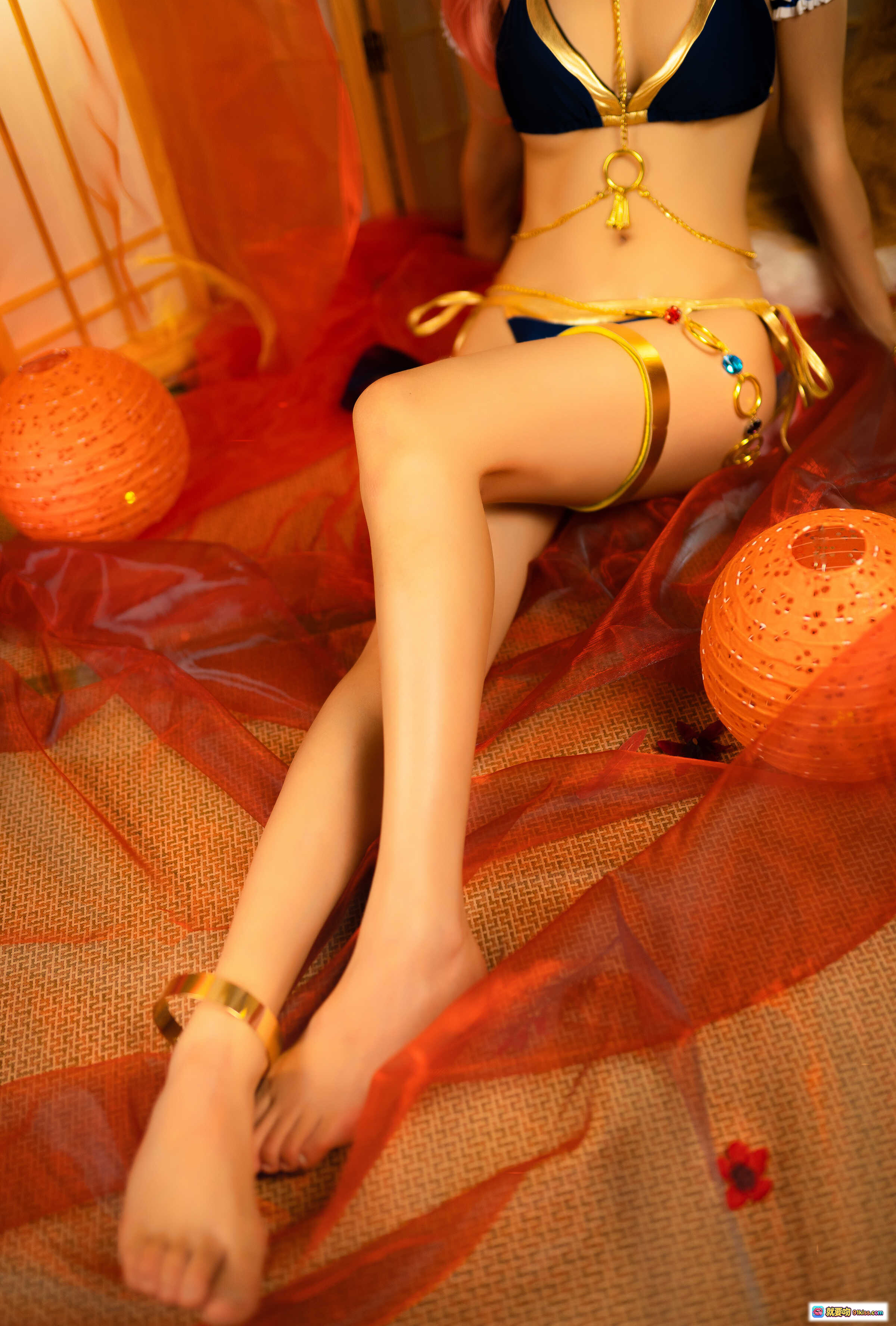 图片[3] - 抖娘利世NO.049玉藻前舞娘写真｜金色系绑带装饰｜性感腰臀曲线｜精致手环配饰｜和风美学摄影集 - 就要吻