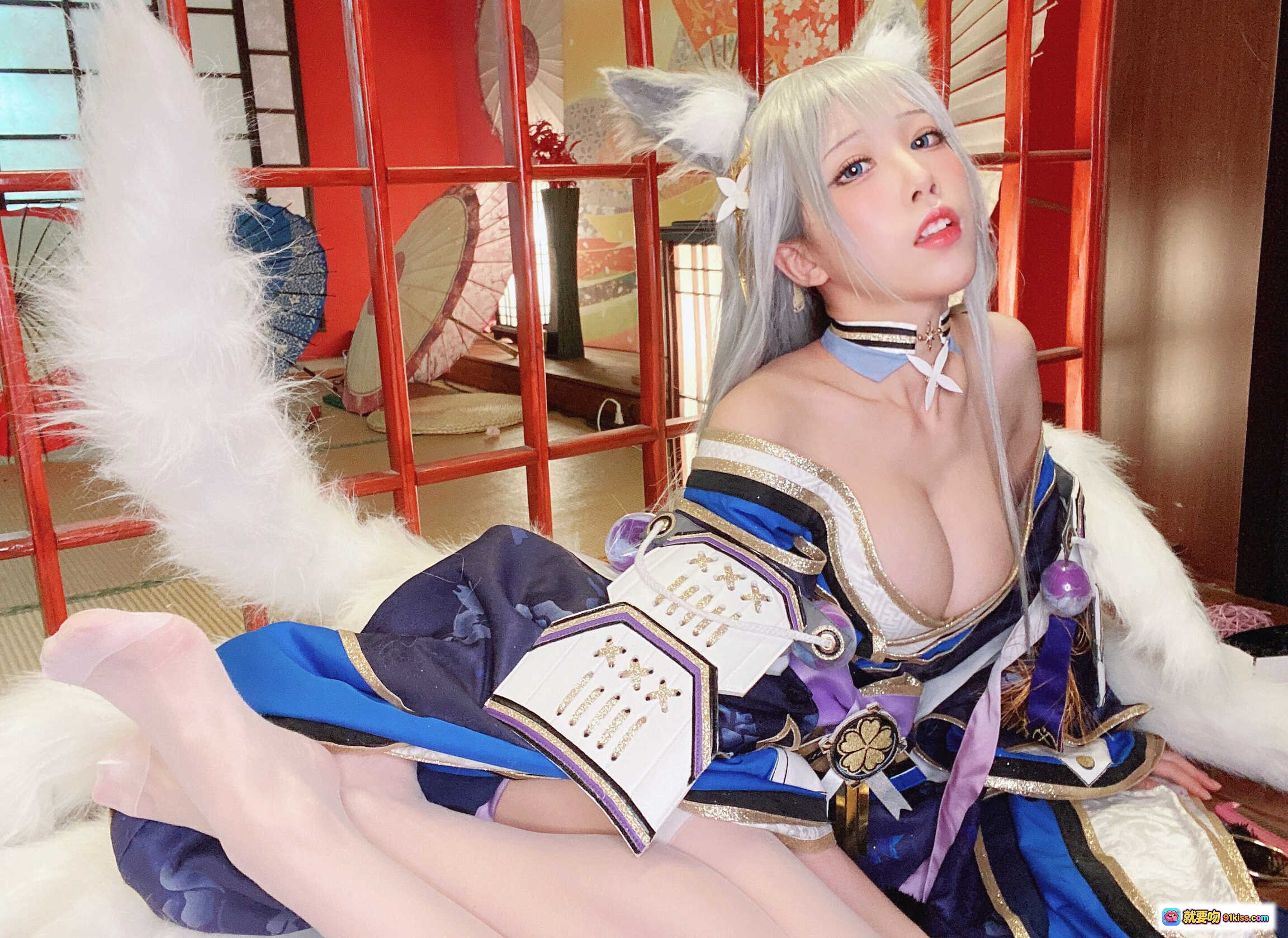 图片[7] - 水淼Aqua NO.079新春信浓Cosplay写真｜银发狐耳少女和风造型｜日式屏风红伞背景｜精致和服细节特写 - 就要吻