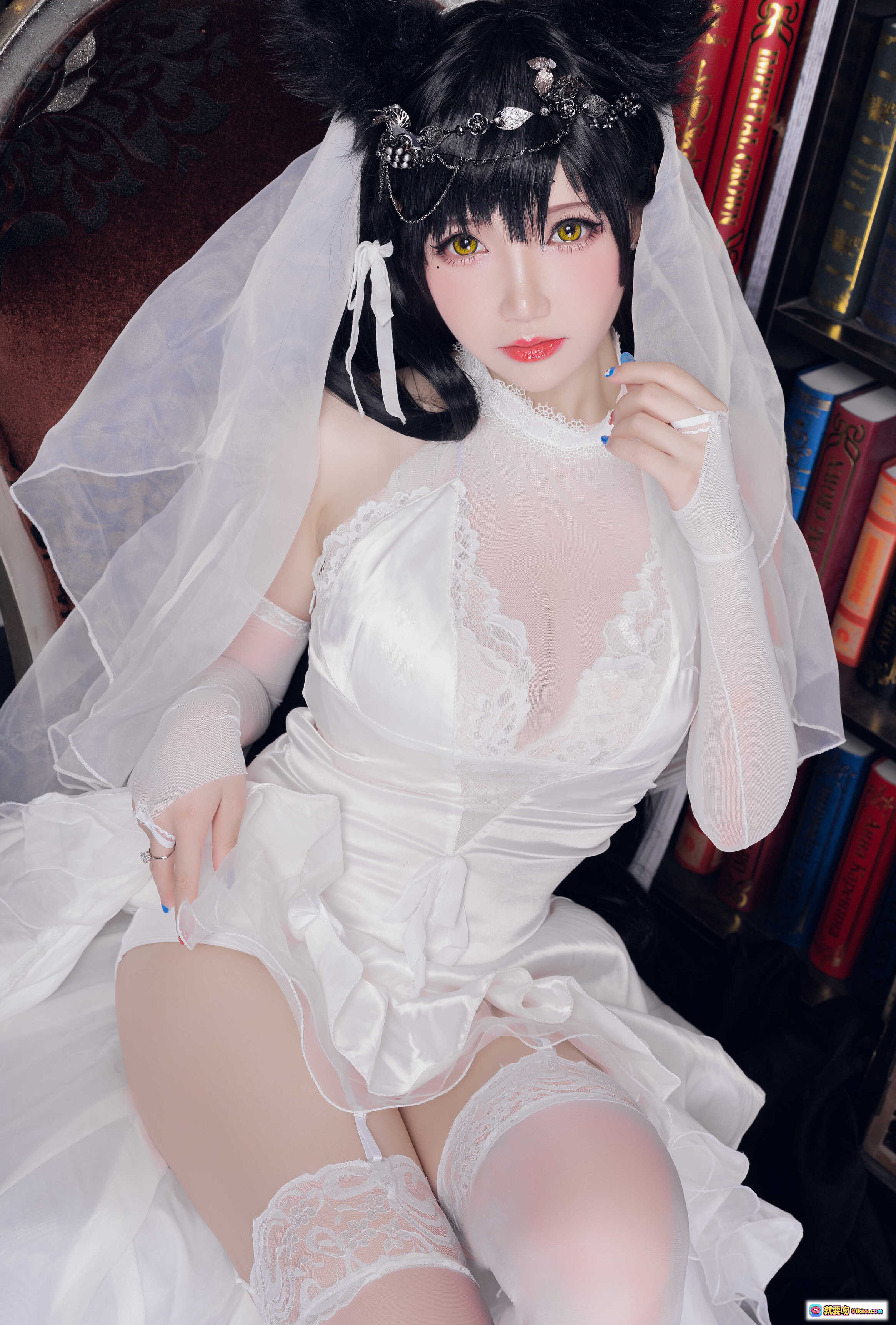 图片[6] - 雪晴Astra NO.016 爱宕花嫁 白色蕾丝吊带袜 高开叉婚纱裙 书架背景 性感写真 18P高清图集 - 就要吻