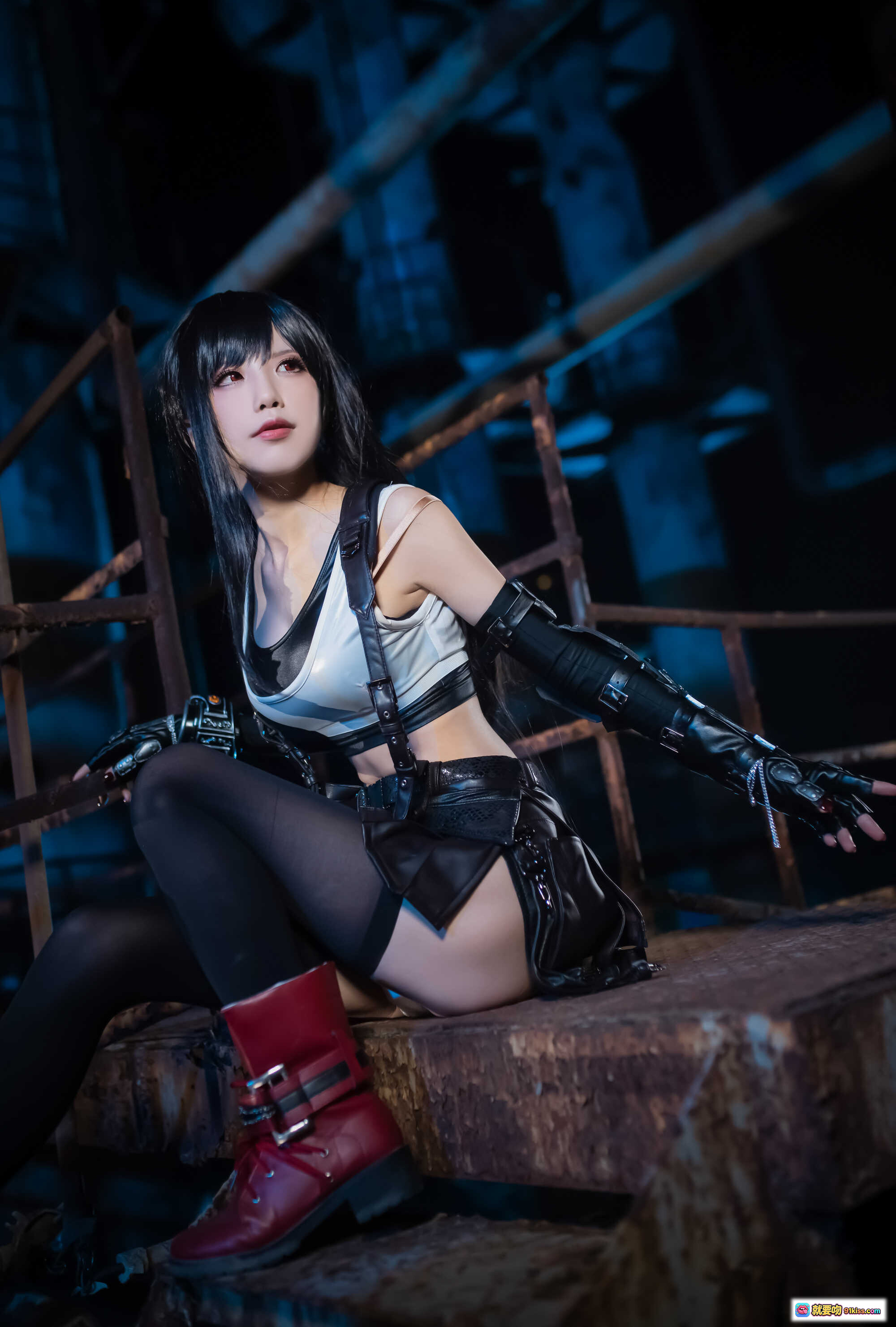 图片[6] - 水淼aqua NO.057 蒂法原皮Cosplay写真 | 黑长直少女 | 白色运动背心+黑色皮裙 | 红靴黑丝 | 工业风夜景 | 动感姿势 | 高清20P - 就要吻