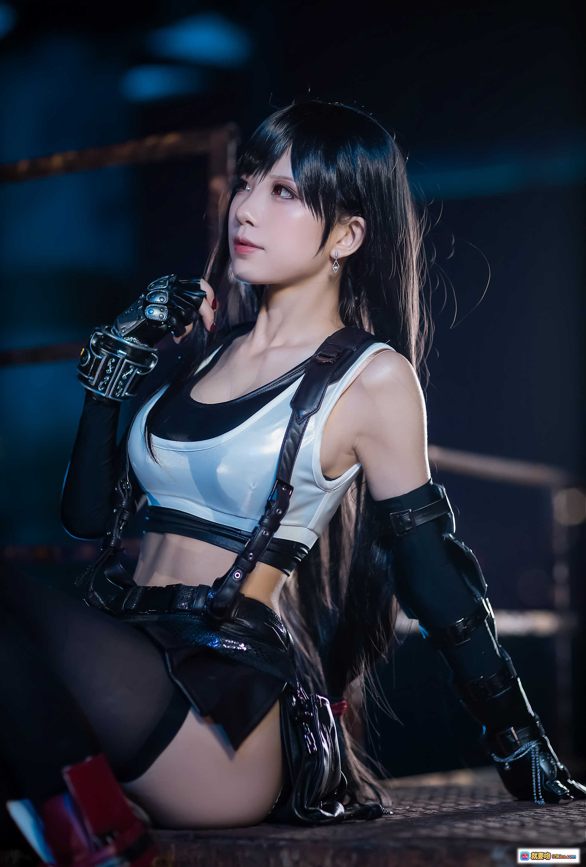 图片[4] - 水淼aqua NO.057 蒂法原皮Cosplay写真 | 黑长直少女 | 白色运动背心+黑色皮裙 | 红靴黑丝 | 工业风夜景 | 动感姿势 | 高清20P - 就要吻