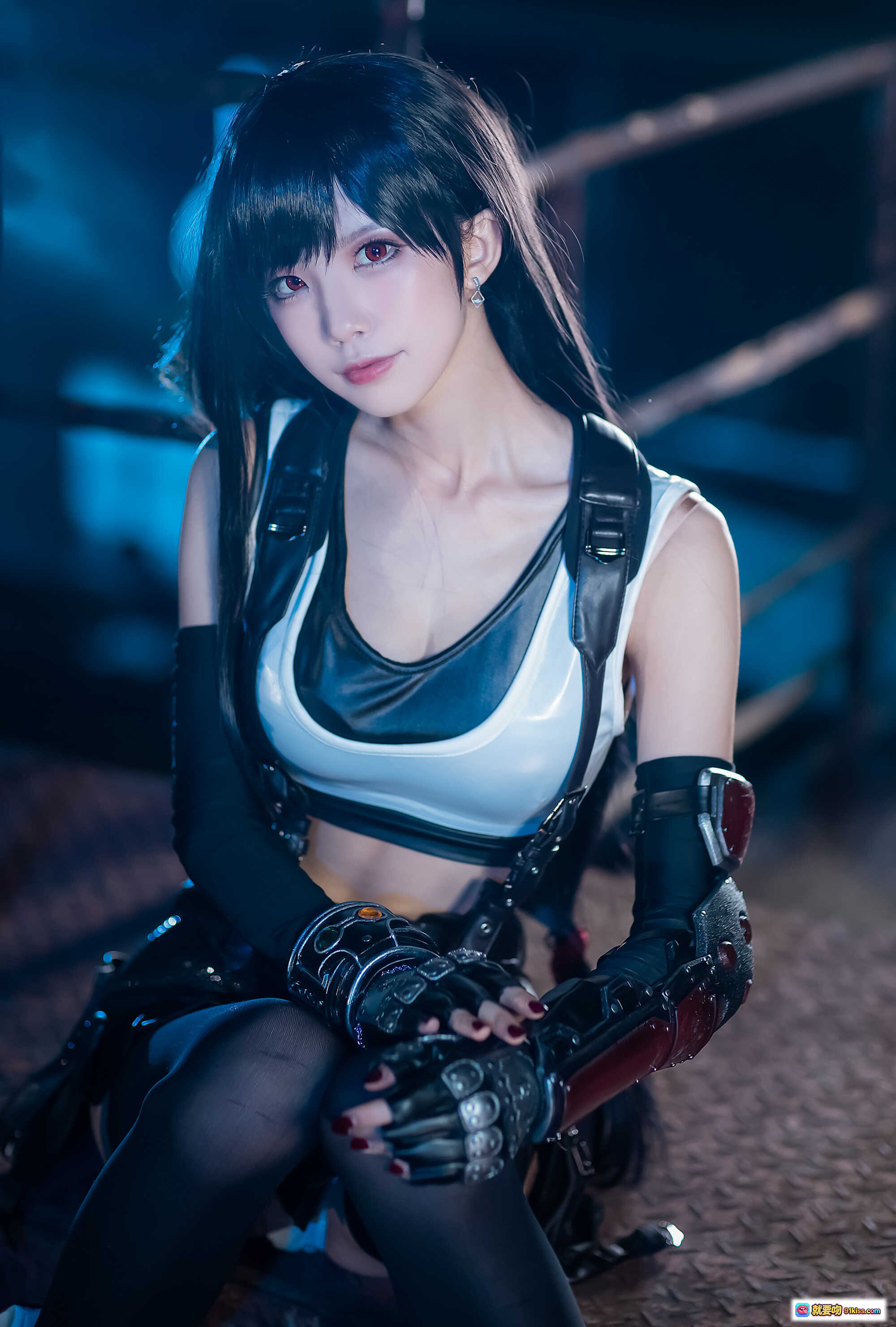 图片[2] - 水淼aqua NO.057 蒂法原皮Cosplay写真 | 黑长直少女 | 白色运动背心+黑色皮裙 | 红靴黑丝 | 工业风夜景 | 动感姿势 | 高清20P - 就要吻