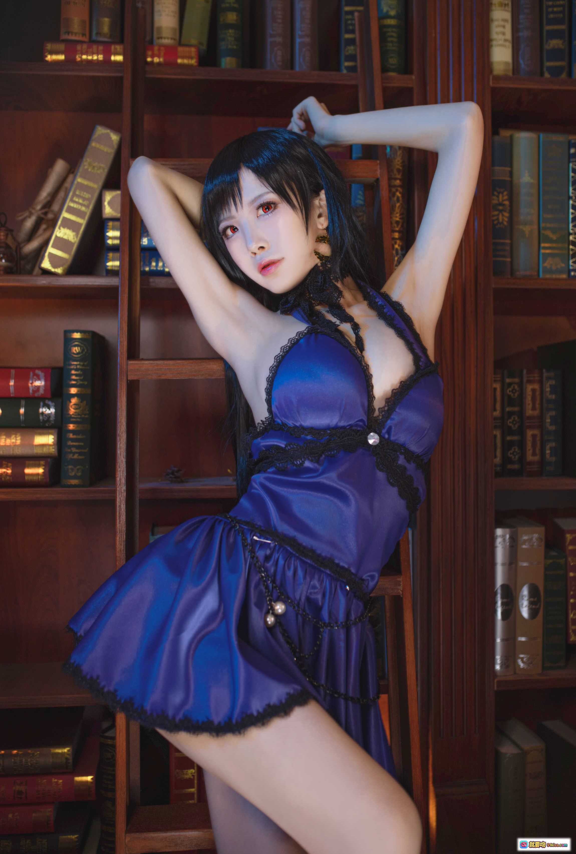 图片[1] - 水淼aqua NO.041 蒂法旗袍礼服写真｜深蓝蕾丝性感造型｜书架背景Cosplay美图40P - 就要吻