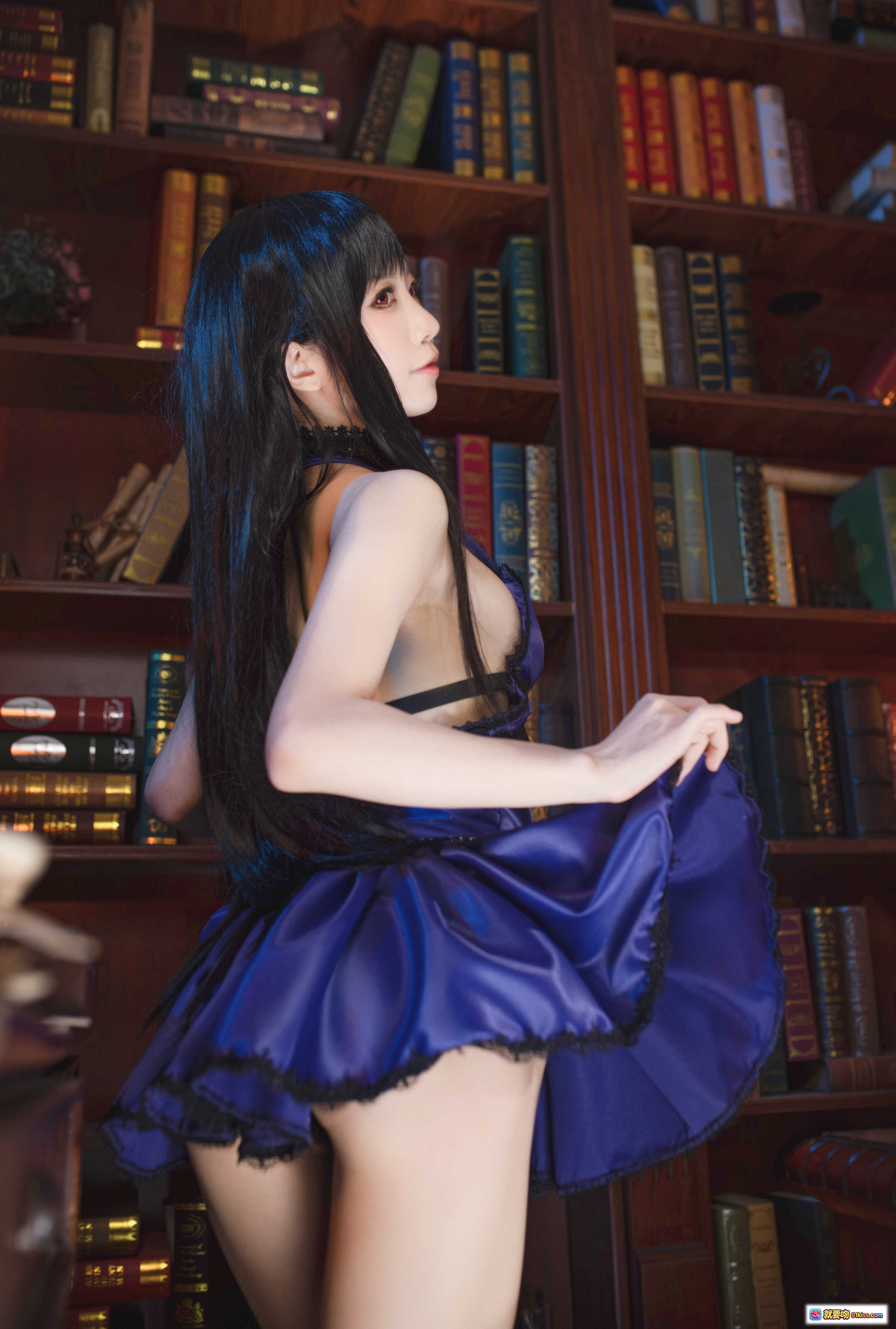 图片[10] - 水淼aqua NO.041 蒂法旗袍礼服写真｜深蓝蕾丝性感造型｜书架背景Cosplay美图40P - 就要吻