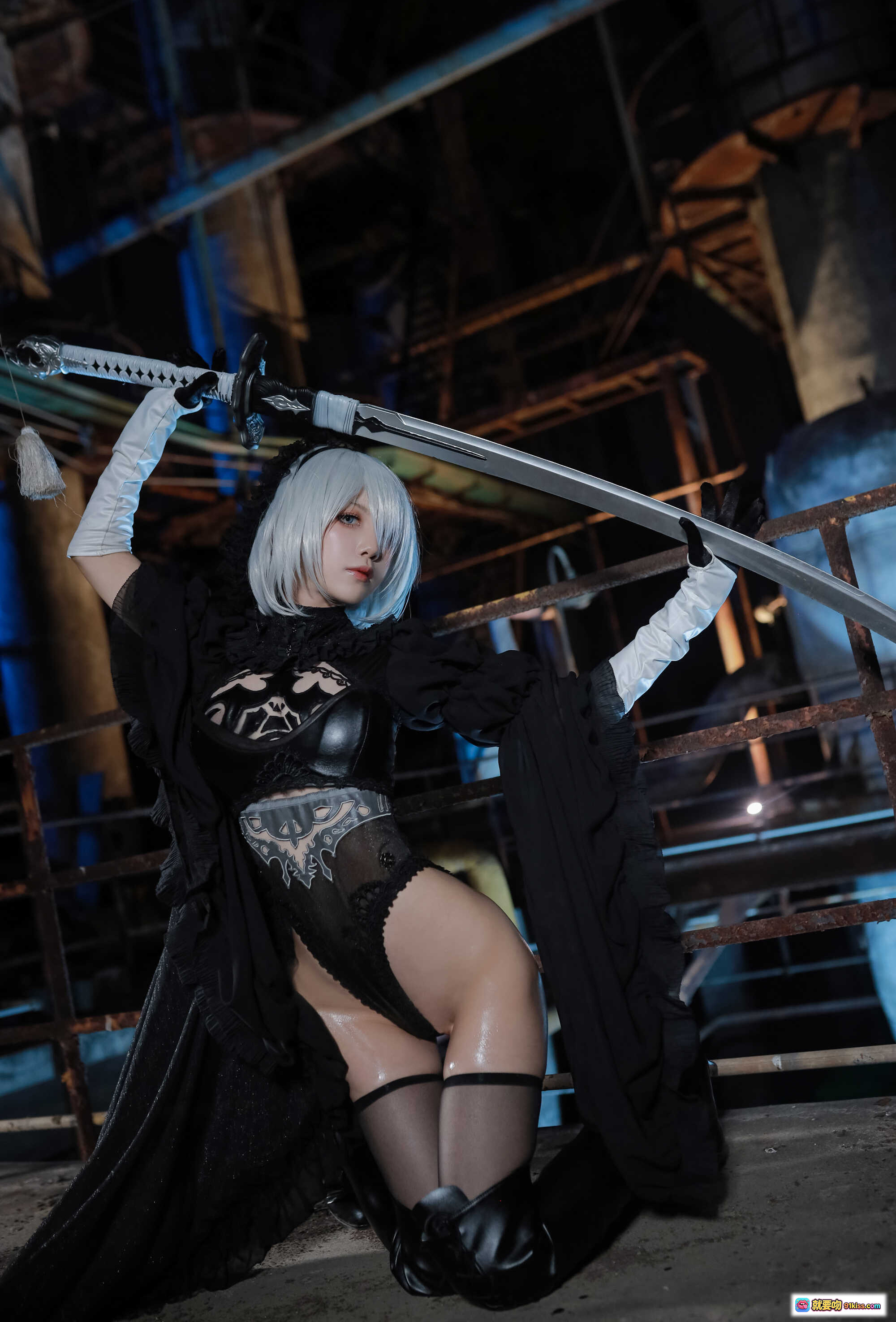 图片[7] - 水淼aqua NO.042 黑白2B Cosplay写真 55P高清美图 工业风夜景 优雅持剑造型 丝袜黑裙性感演绎 - 就要吻