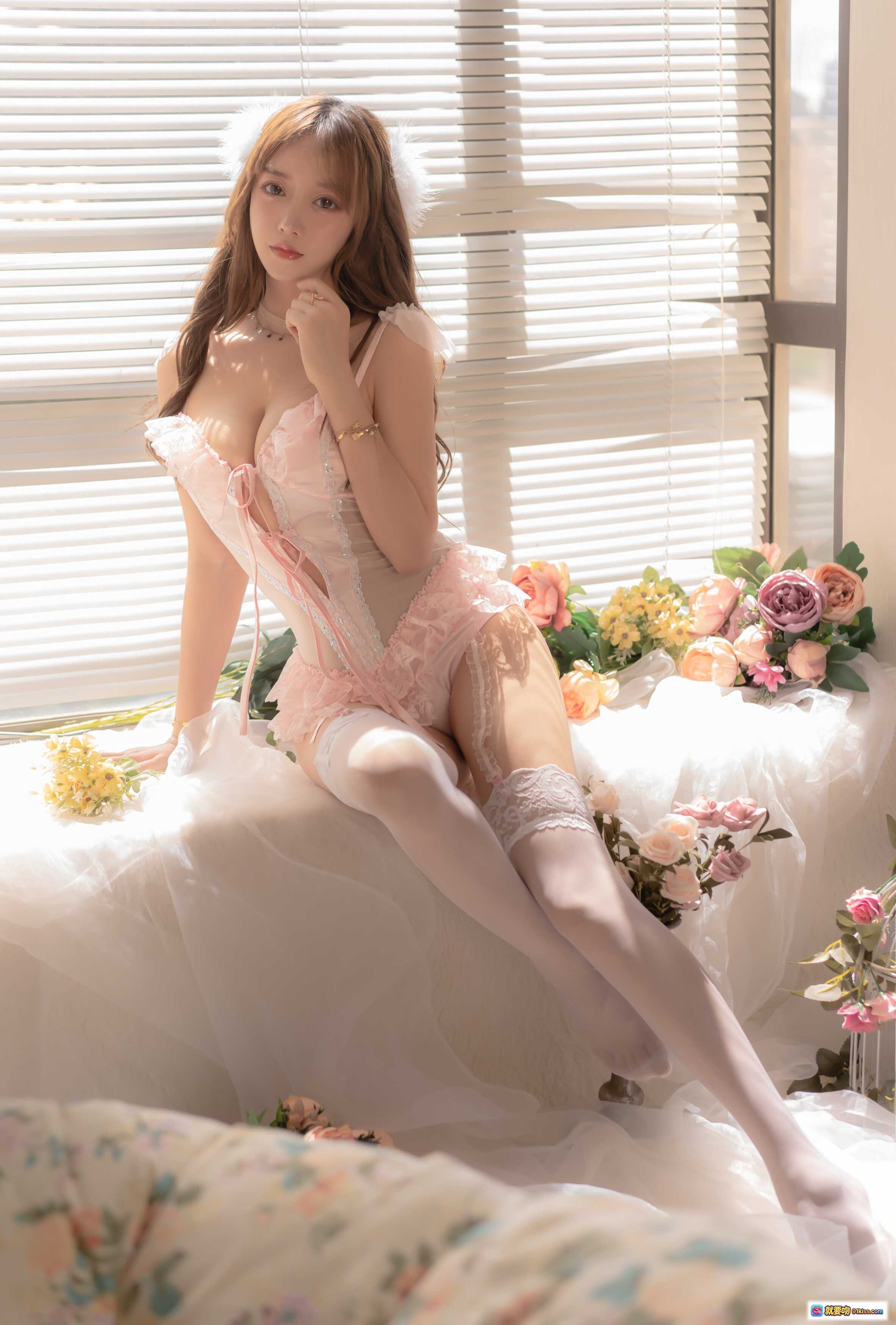 图片[3] - 过期米线线喵099米线人间记录62P92MB 粉色蕾丝内衣写真 白丝美腿 窗边柔光少女风私房摄影 - 就要吻