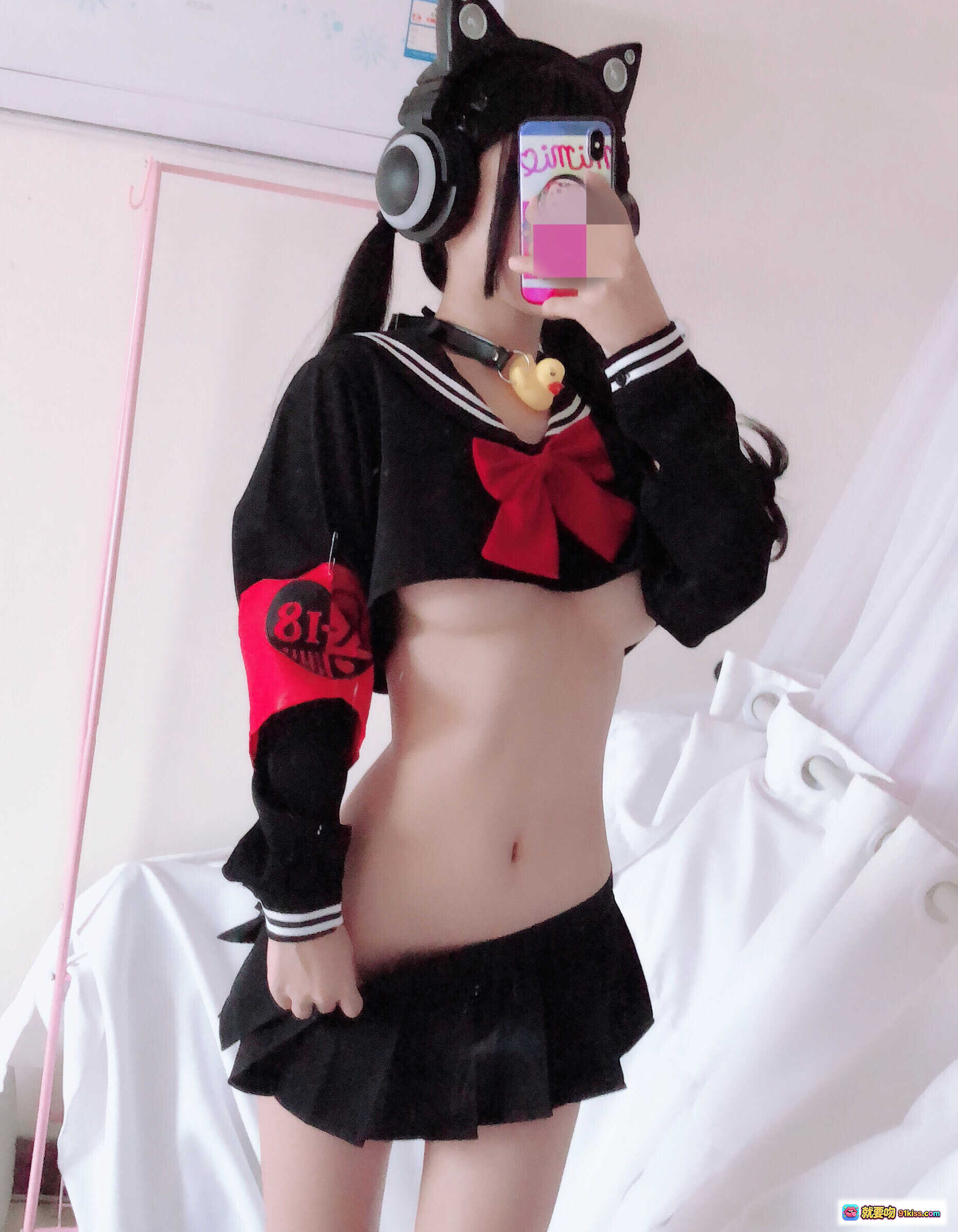 图片[2] - 桜井宁宁NO.017半乳制服cosplay猫耳耳机黑红水手服露脐短裙过膝袜私房写真70P - 就要吻