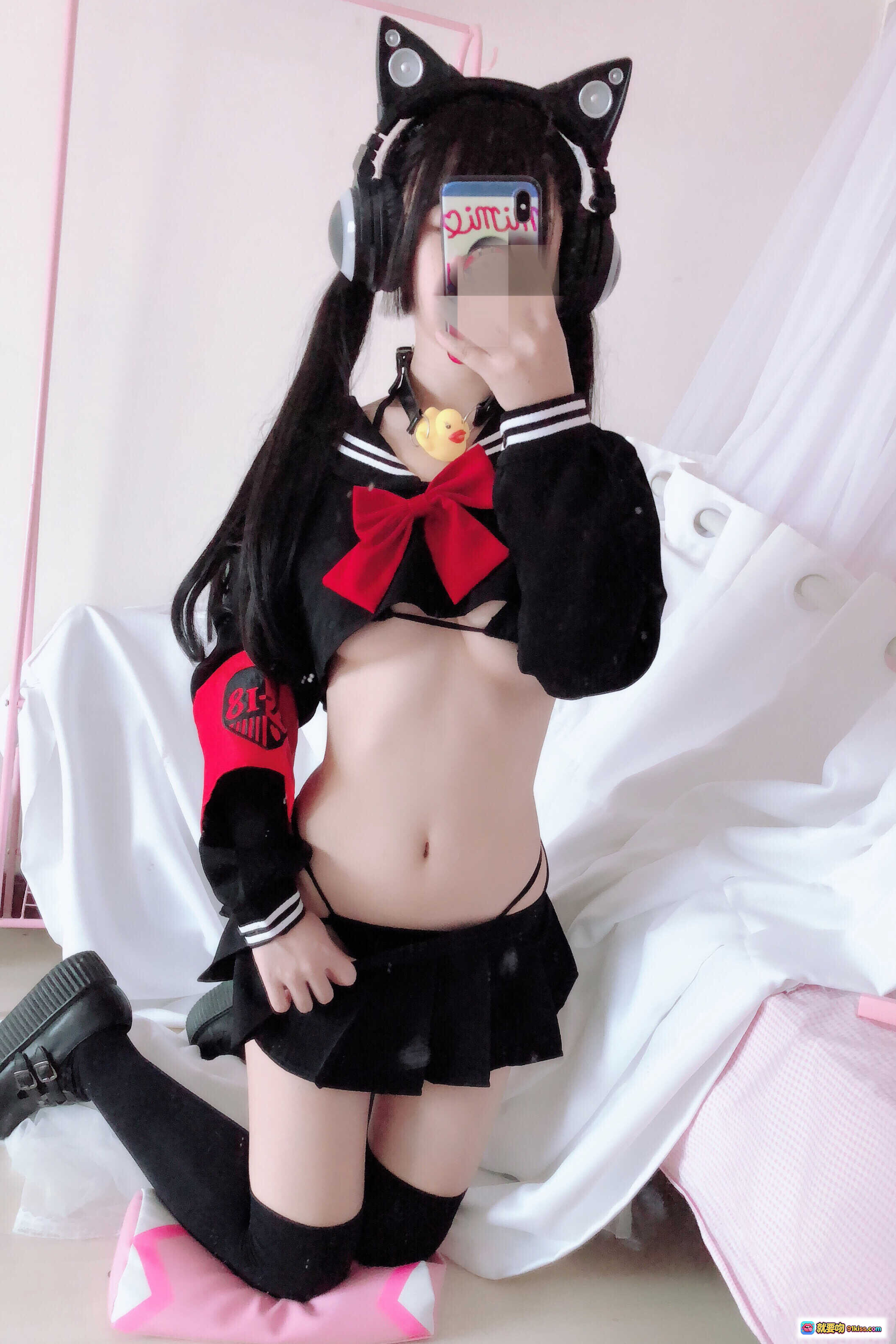 图片[1] - 桜井宁宁NO.017半乳制服cosplay猫耳耳机黑红水手服露脐短裙过膝袜私房写真70P - 就要吻