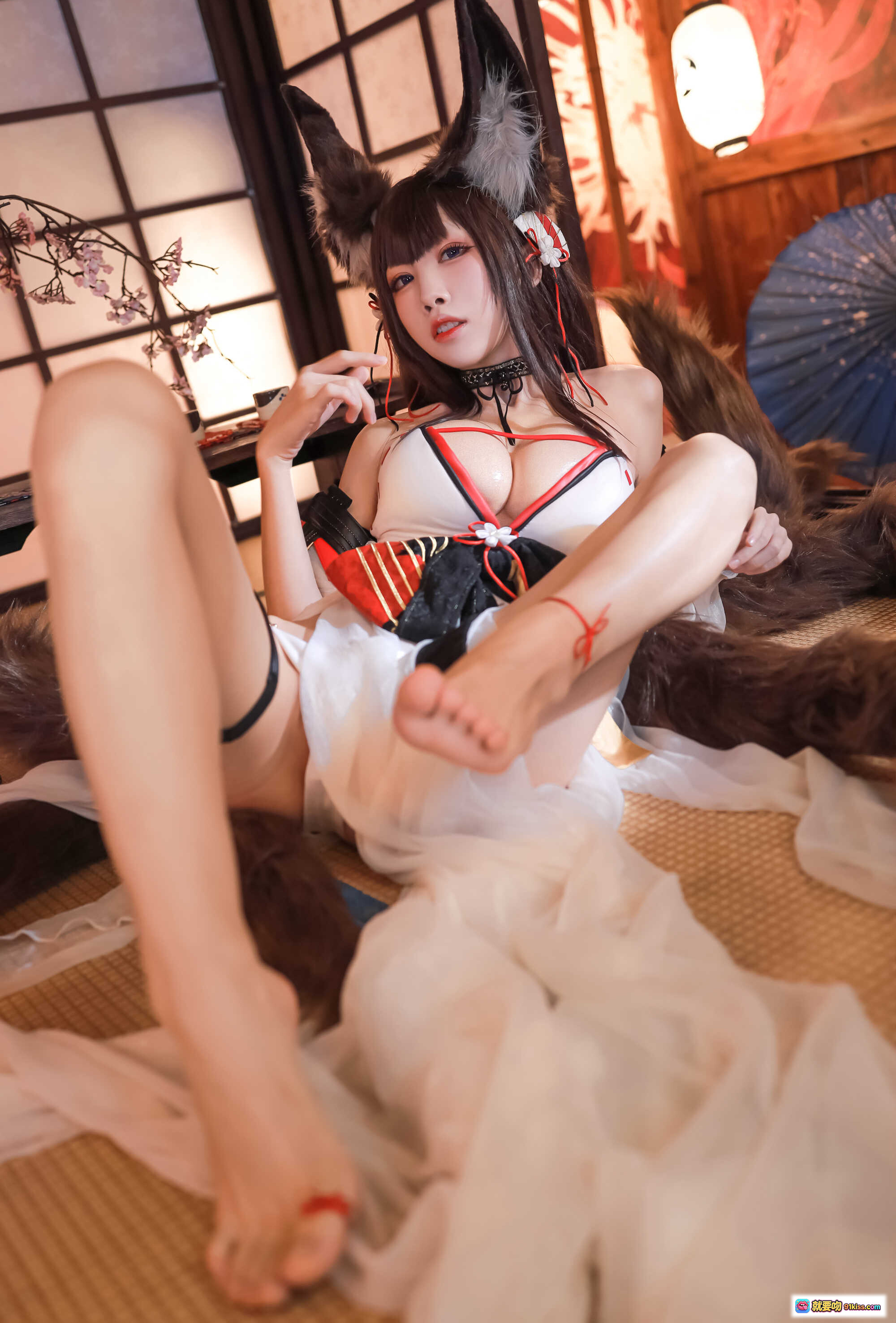 图片[10] - 水淼Aqua NO.066天成Cosplay写真 | 狐耳少女和风造型 | 红白战衣持扇坐姿 | 日式庭院背景 | 45P高清图集 - 就要吻