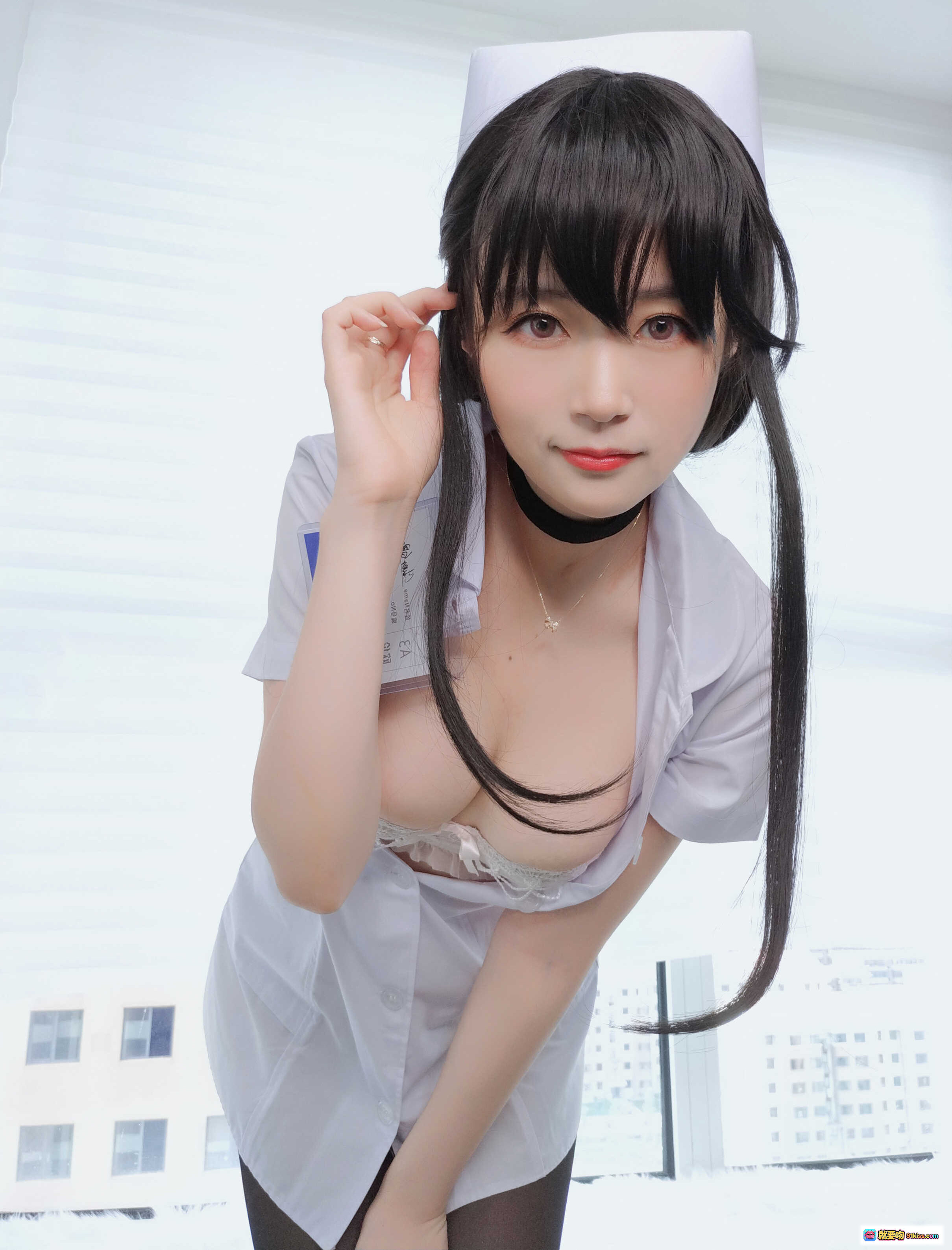 图片[4] - 白银81 NO.016 长发小护士写真 66P高清美图 黑丝白衬衫蕾丝内衣 甜美性感护士装 cosplay 优雅坐姿 大眼红唇 二次元风格 - 就要吻