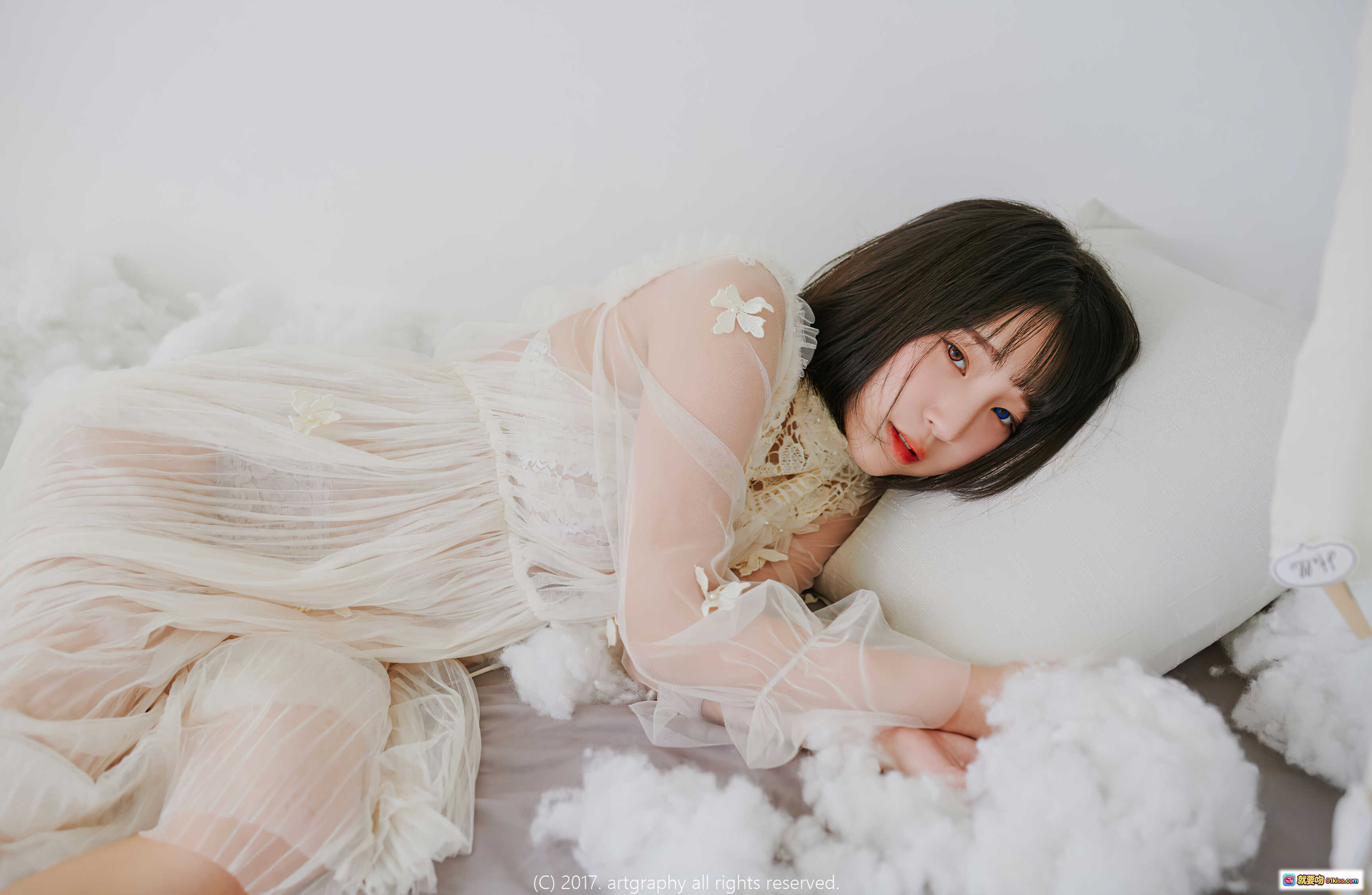 图片[6] - 姜仁卿 NO.039 ARTGRAVIA_VOL013 白色蓬松棉花环绕 清新少女写真 柔光氛围感 甜美治愈系 时尚摄影 精致妆容 蕾丝细节 躺卧姿态 自然眼神 画报风 高清人像 - 就要吻
