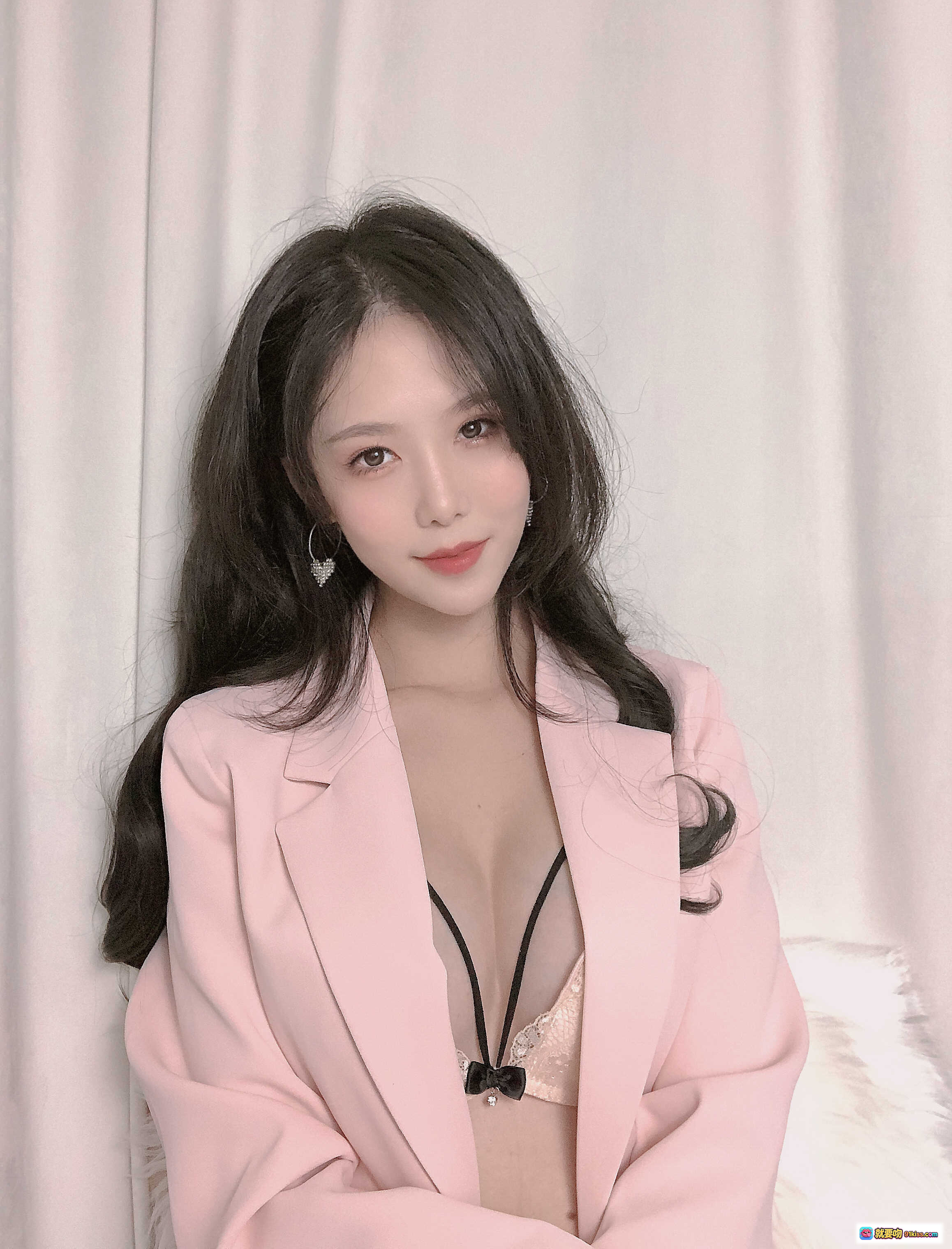 图片[8] - 抖娘利世NO.057粉色西装写真 优雅深V显瘦长发美女 26P高清美图 - 就要吻