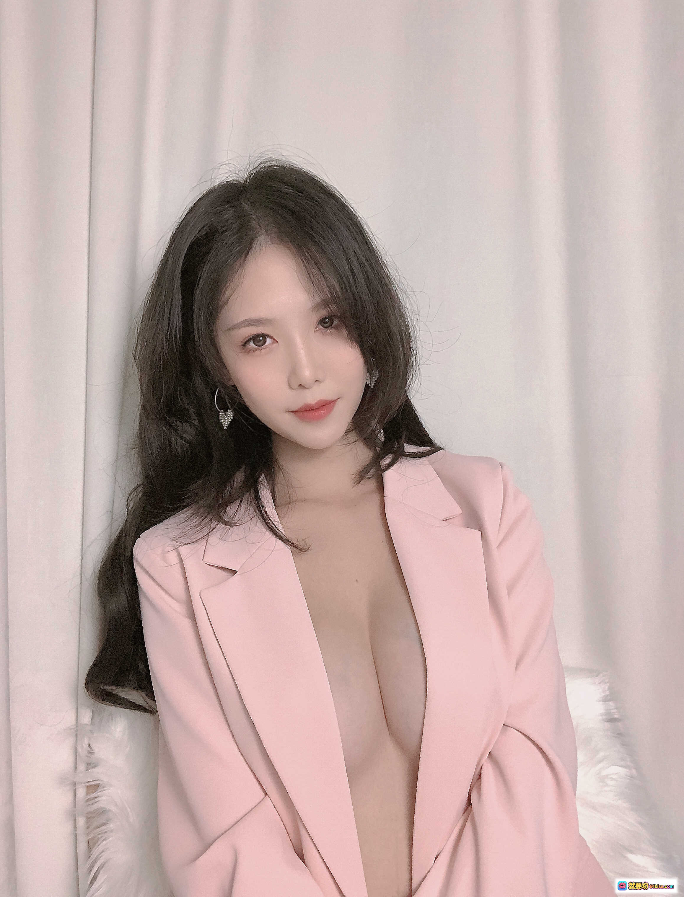 图片[9] - 抖娘利世NO.057粉色西装写真 优雅深V显瘦长发美女 26P高清美图 - 就要吻