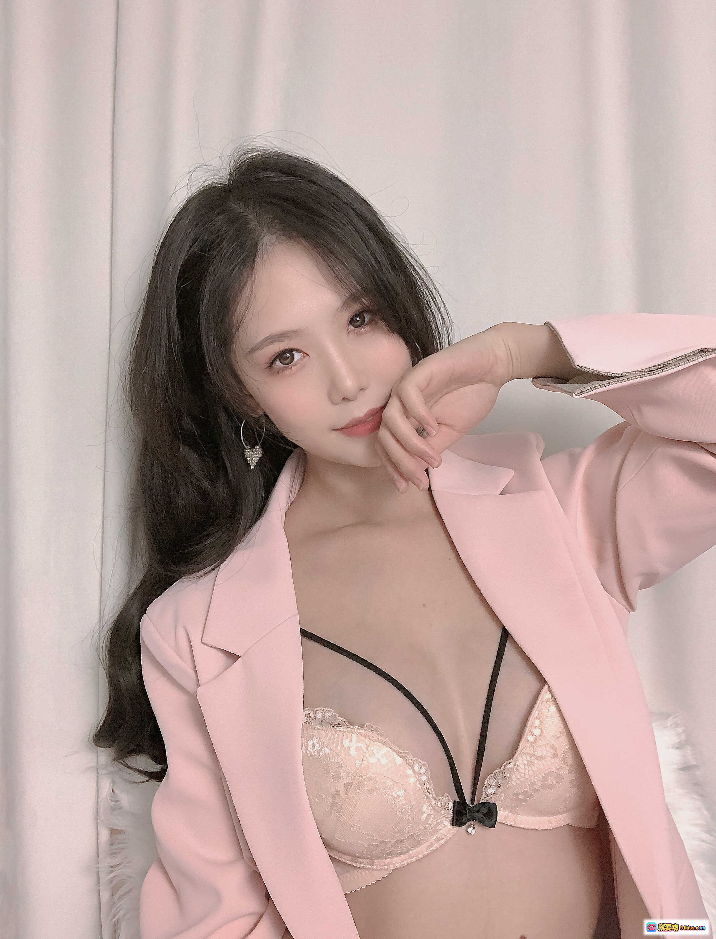 图片[10] - 抖娘利世NO.057粉色西装写真 优雅深V显瘦长发美女 26P高清美图 - 就要吻