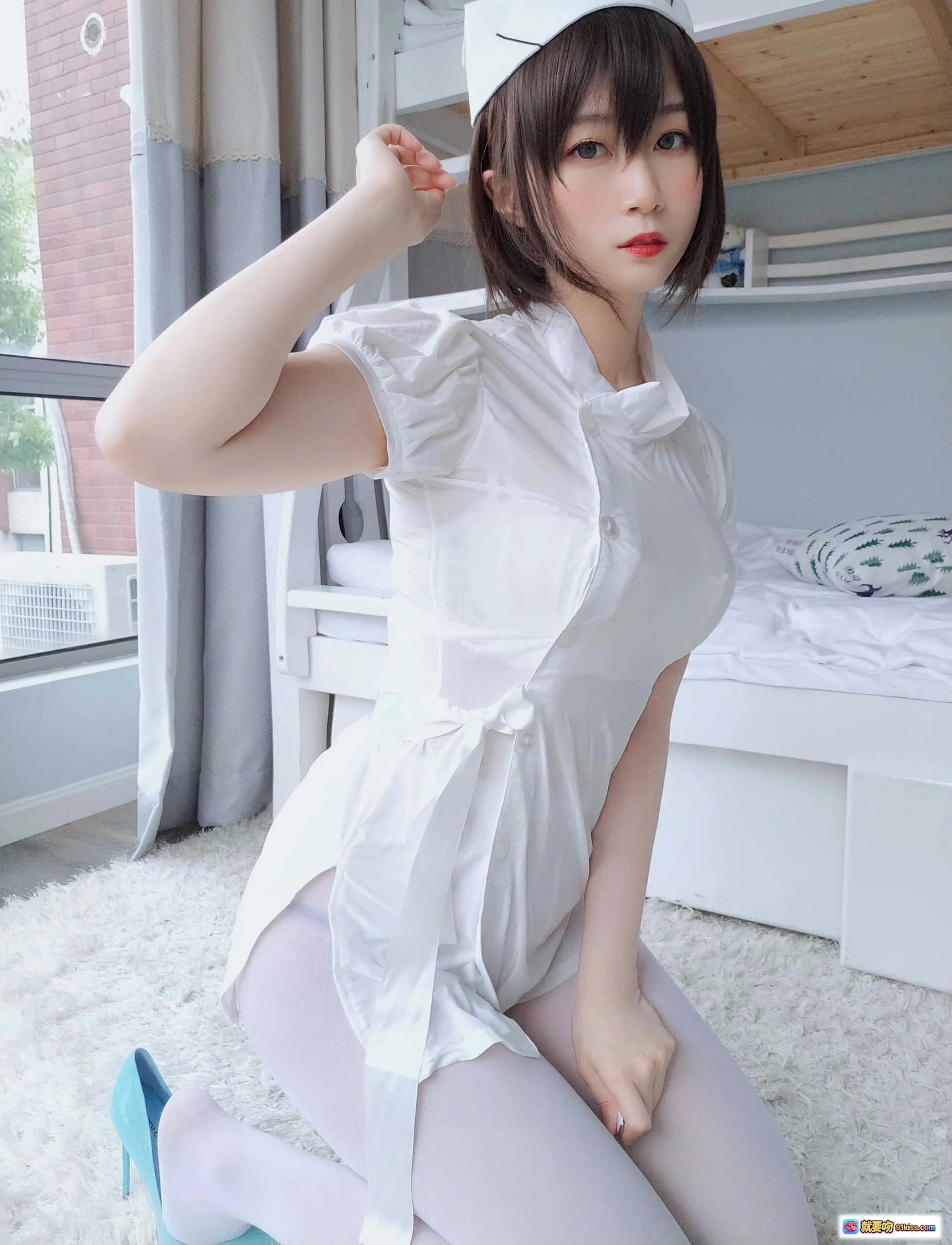 白银81 NO.002 白丝小护士制服写真 51P高清图集 白色护士装+丝袜美腿 室内私房摄影 - 就要吻