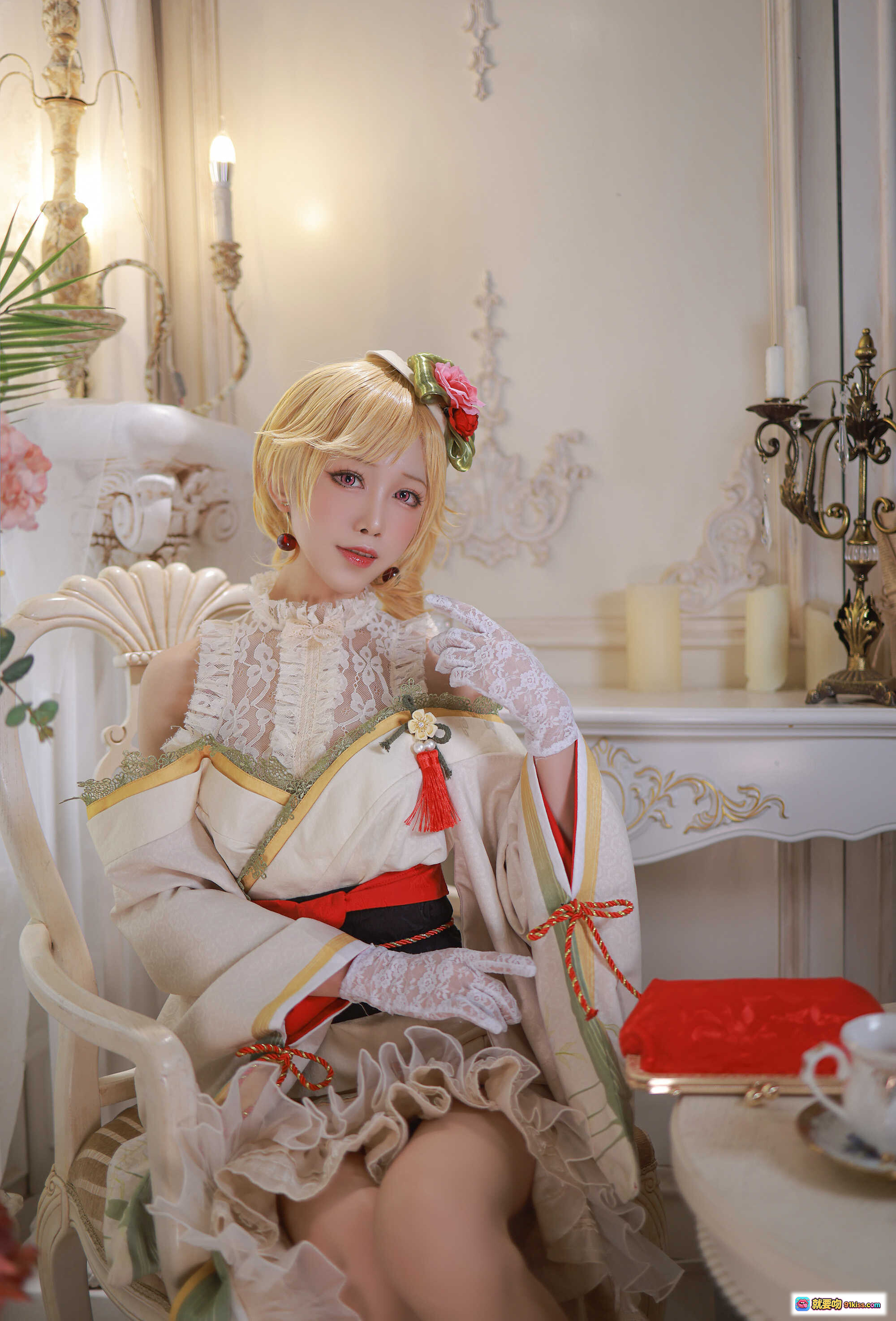 图片[9] - 水淼aqua NO.079新春4套黎塞留COS正片｜洛丽塔和风混搭·红白蕾丝裙·花饰金发·茶会场景·精致妆造 - 就要吻