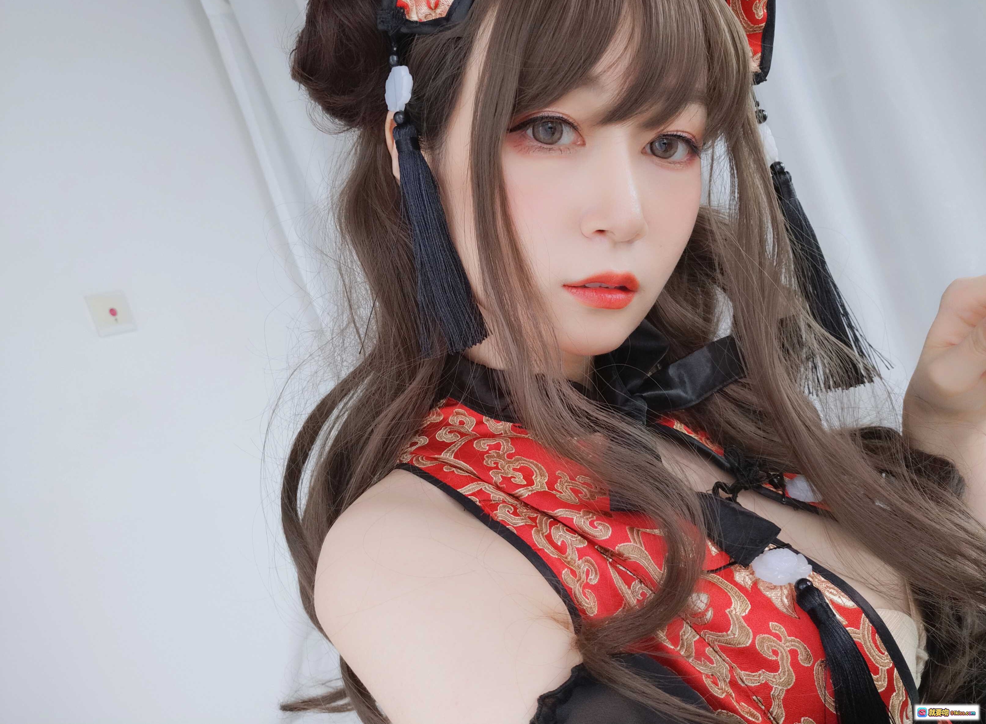 图片[2] - 白银81 NO.032 中华娘写真集 134P高清美图 红金刺绣旗袍 黑丝蕾丝袖饰 甜美性感造型 无视频纯图包 - 就要吻