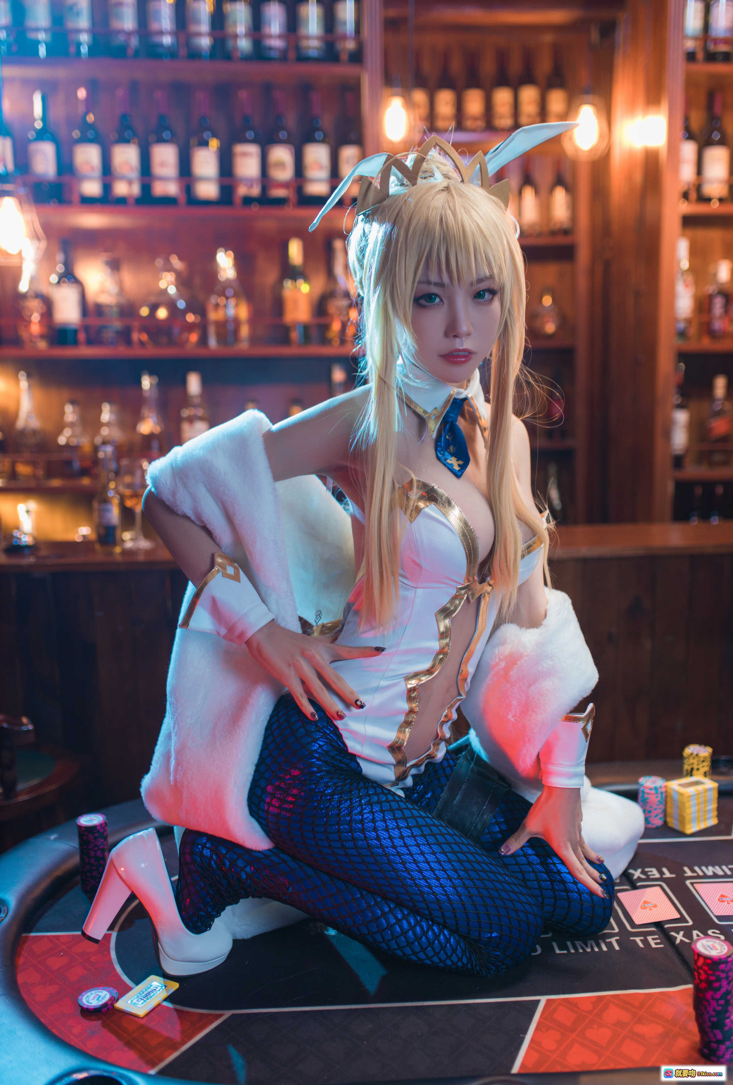 图片[3] - 水淼NO.026白枪呆Cosplay写真｜金发兔耳少女举杯品酒｜精致服装道具还原角色｜酒吧氛围感美图合集 - 就要吻
