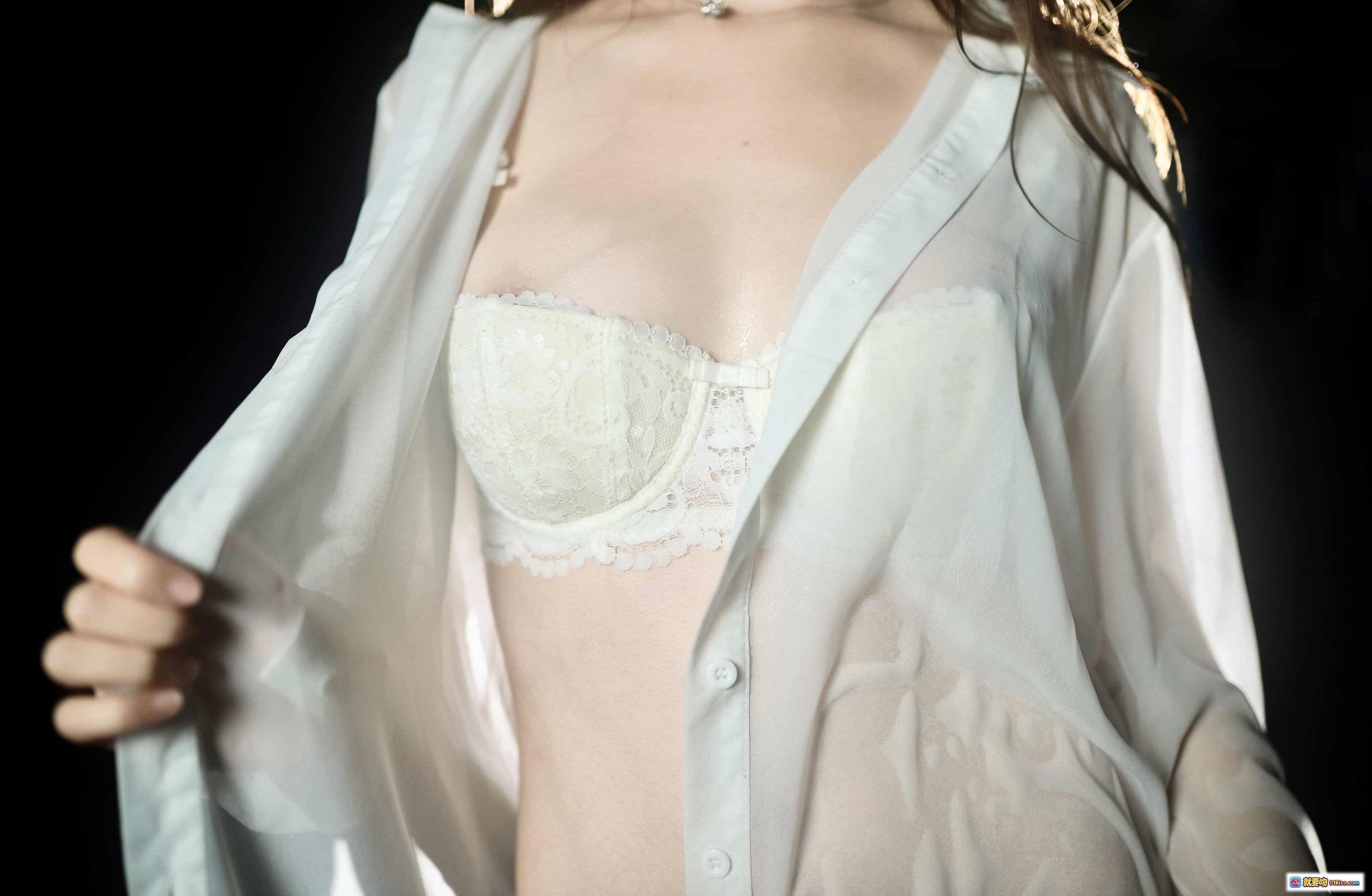 图片[2] - 抖娘利世NO.025夜雨写真-白衬衫内衣高跟美腿夜景车灯氛围感58P高清图集 - 就要吻