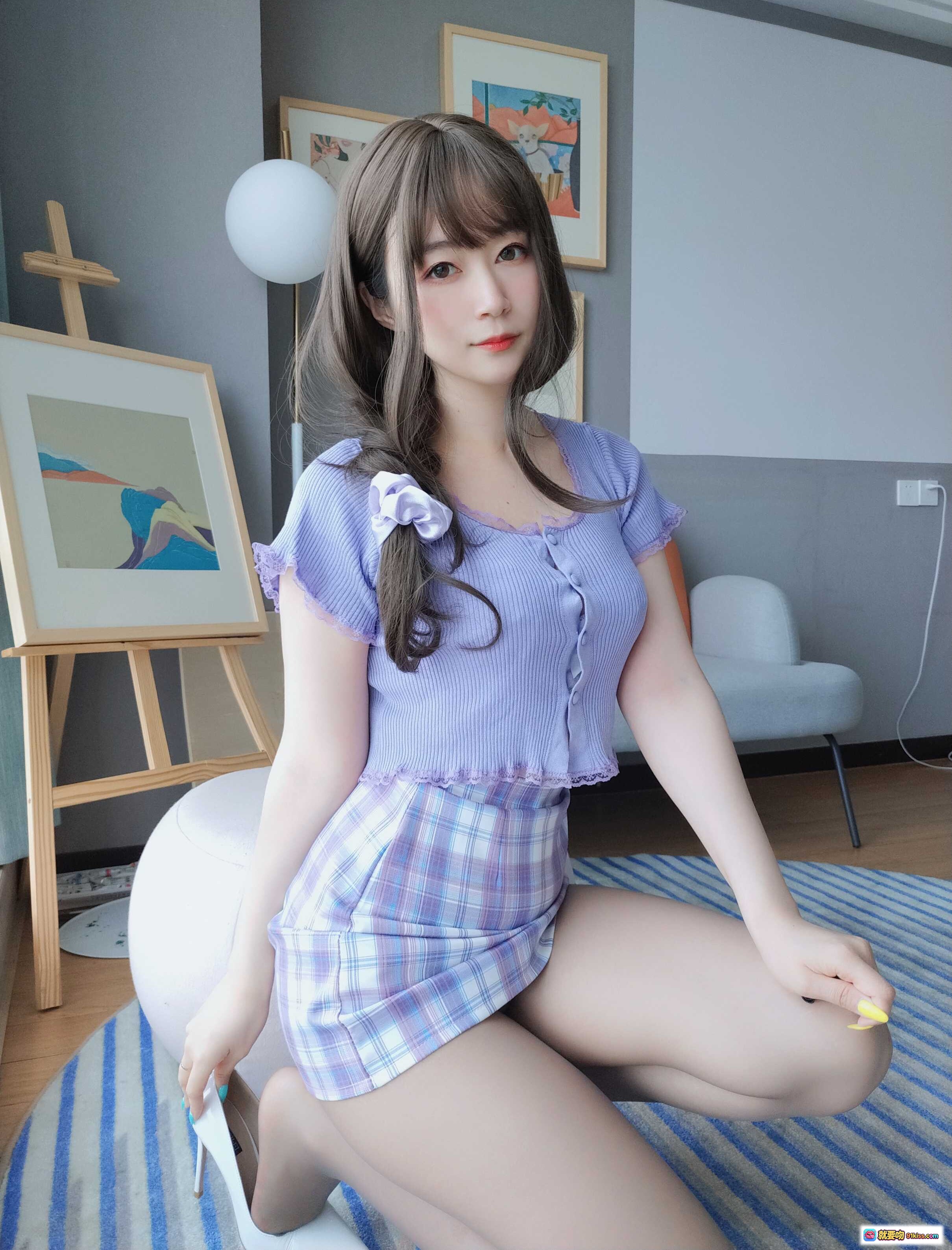 图片[9] - 白银81 NO.043 香芋味少女写真 | 紫色蕾丝上衣+格纹短裙 | 室内绿植背景 | 甜美日系风格 | 高清112P写真集 - 就要吻