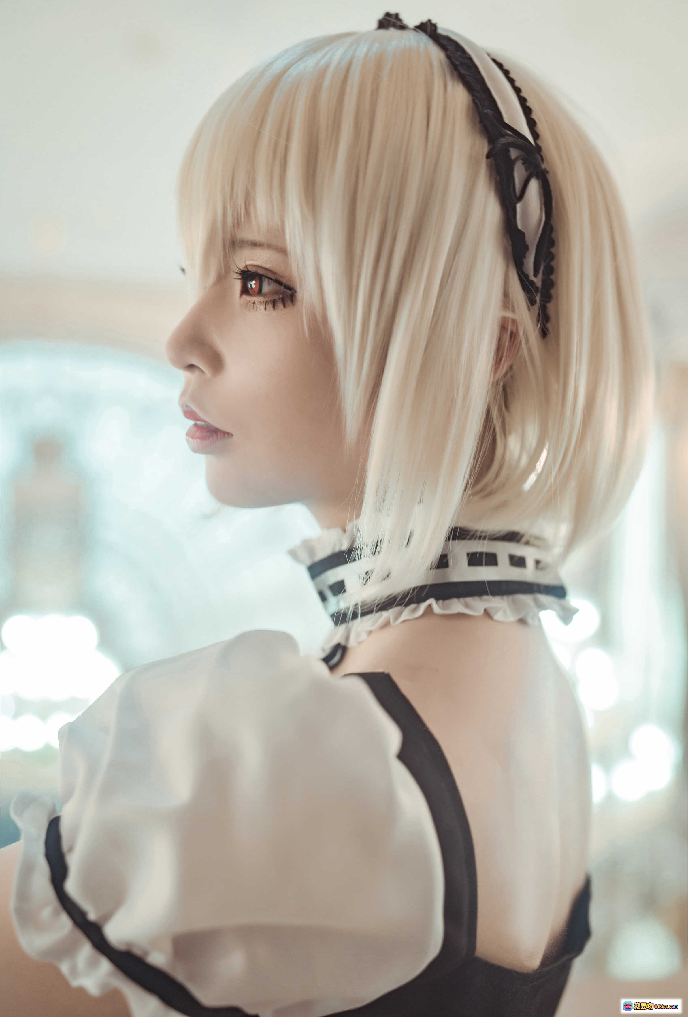 图片[1] - 爱老师天狼星cosplay写真｜金发女仆装｜精致蕾丝头饰｜优雅侧颜特写｜18P高清图集 - 就要吻