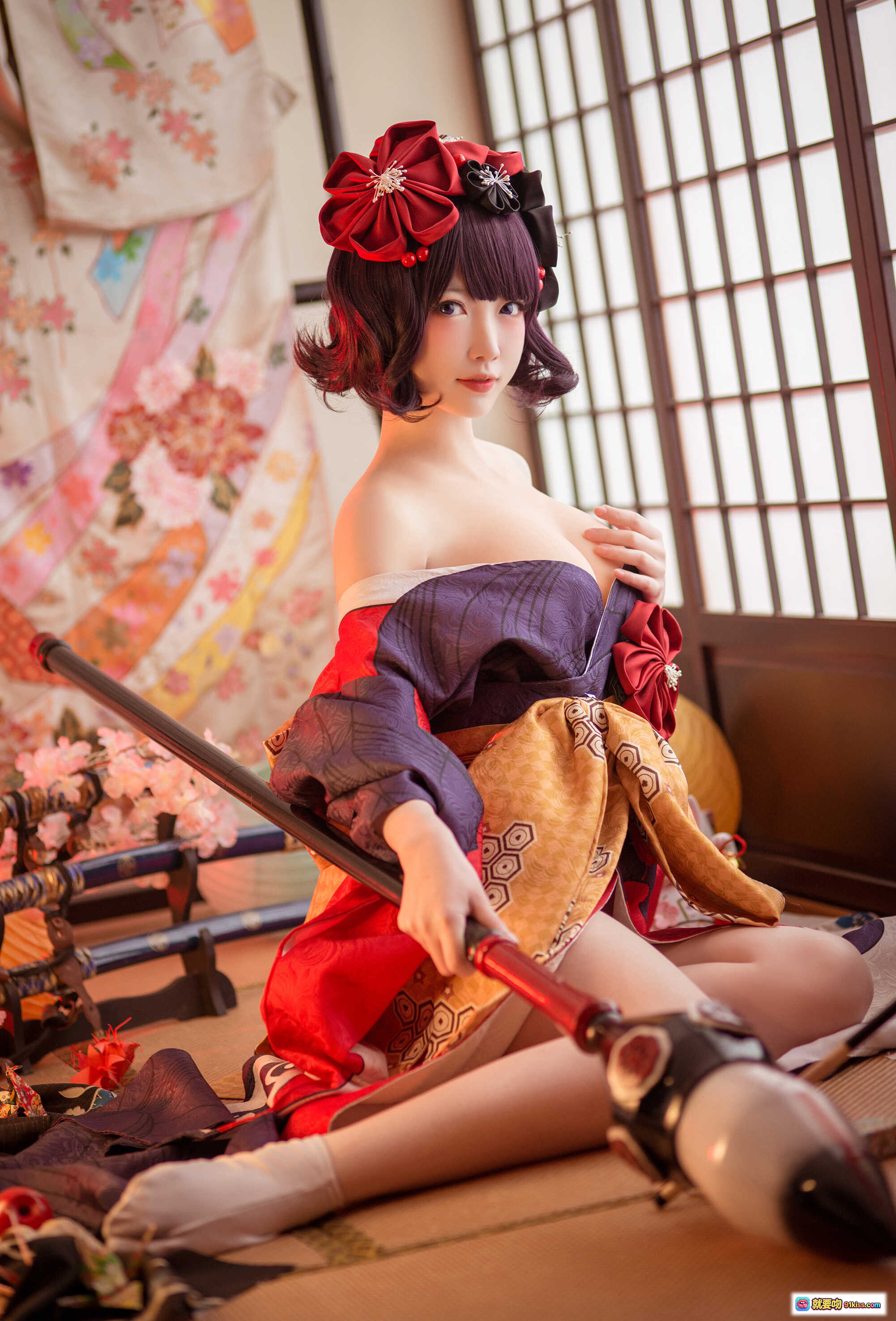图片[2] - 妖少you1-葛饰北斋和风cosplay写真｜红紫和服少女持刀跪坐榻榻米日式房间美图 - 就要吻
