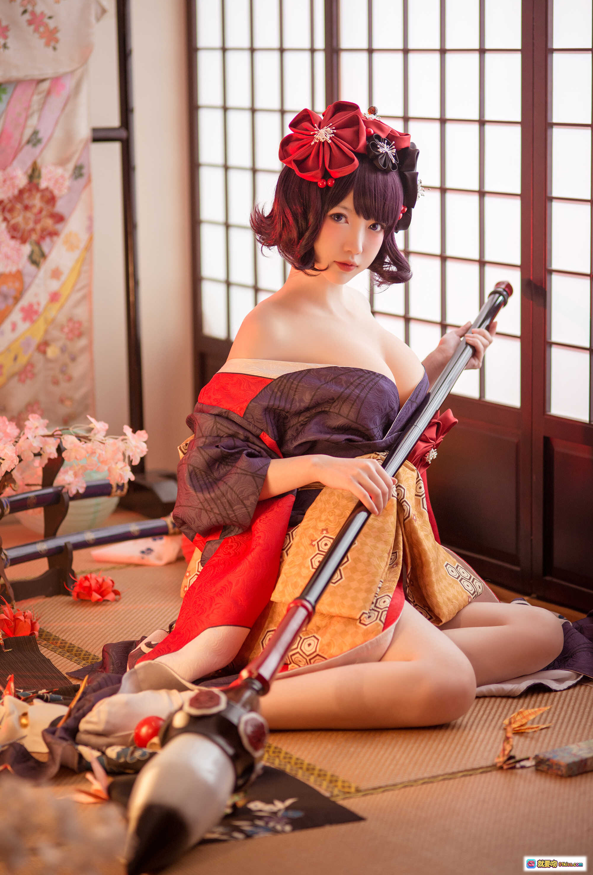 图片[1] - 妖少you1-葛饰北斋和风cosplay写真｜红紫和服少女持刀跪坐榻榻米日式房间美图 - 就要吻