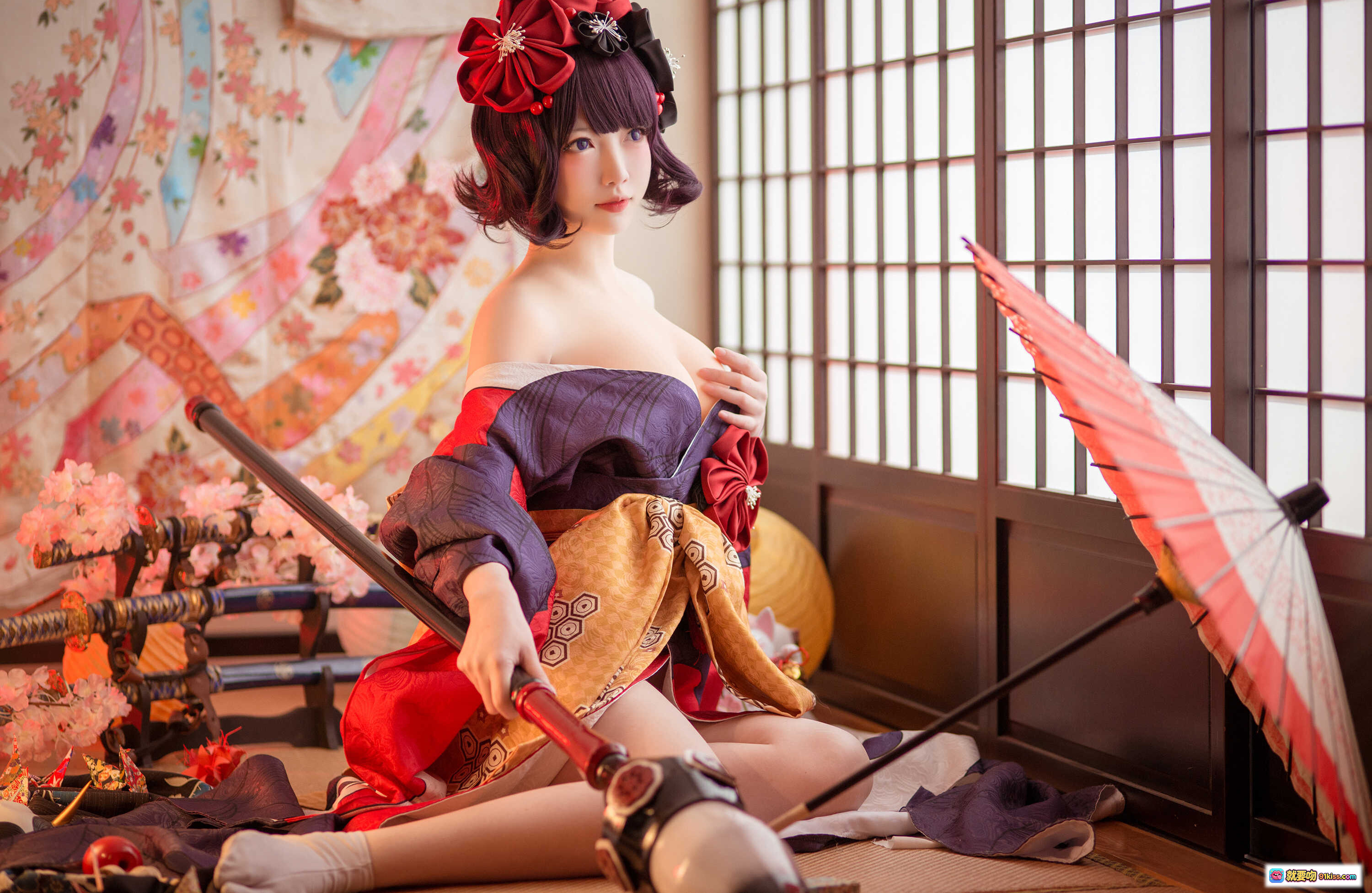 图片[5] - 妖少you1-葛饰北斋和风cosplay写真｜红紫和服少女持刀跪坐榻榻米日式房间美图 - 就要吻