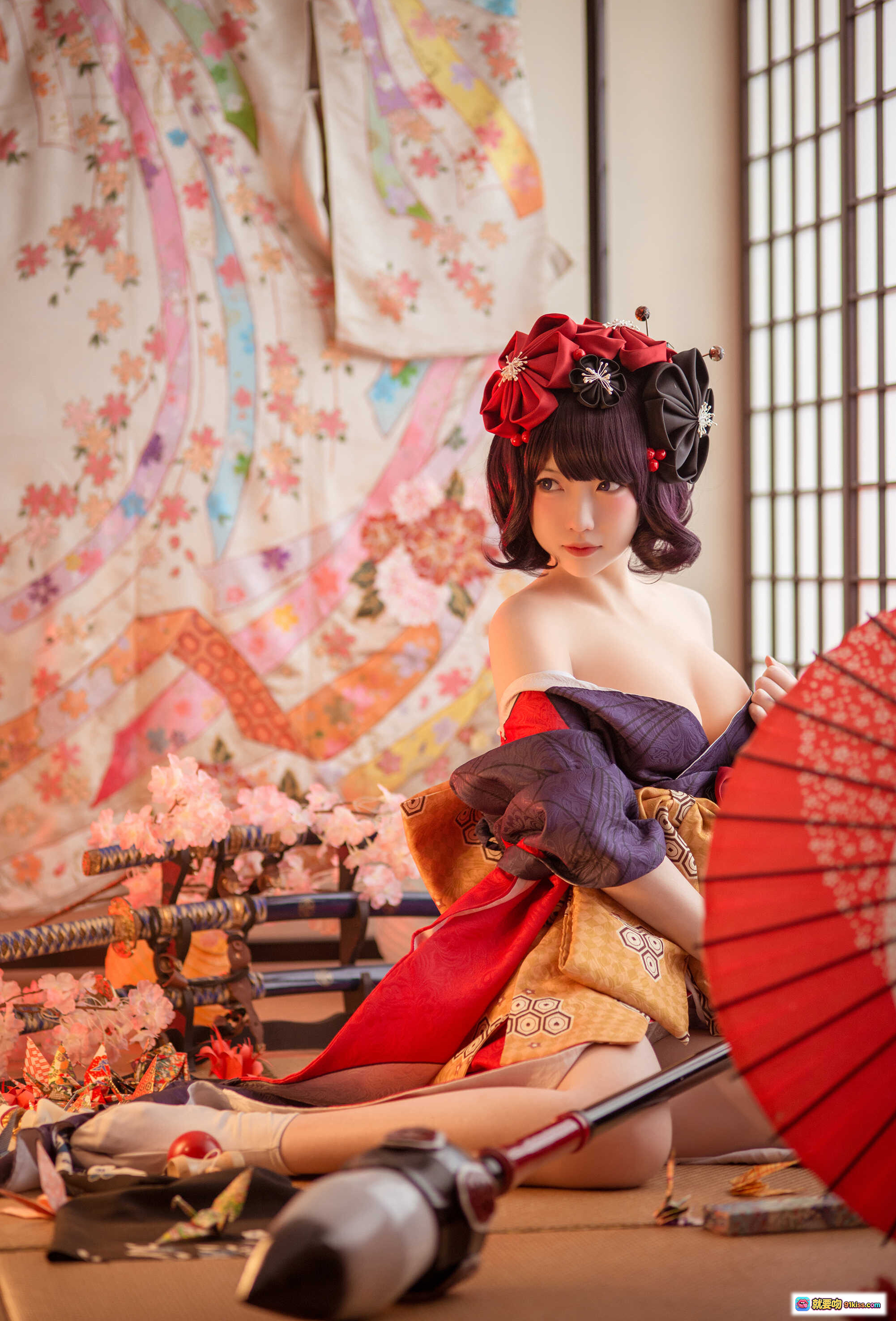 图片[4] - 妖少you1-葛饰北斋和风cosplay写真｜红紫和服少女持刀跪坐榻榻米日式房间美图 - 就要吻