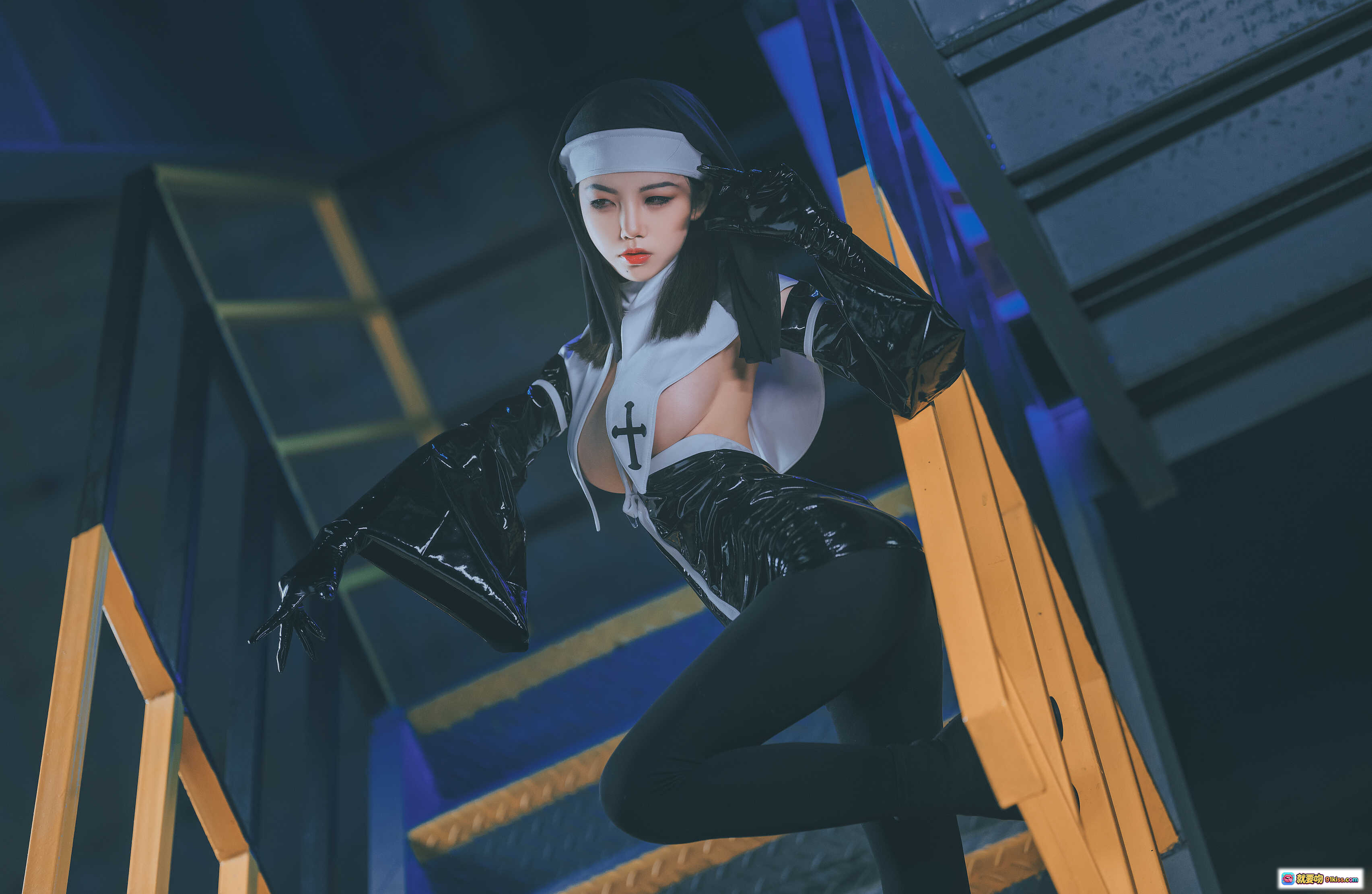 图片[8] - 水淼NO.013救赎写真｜赛博朋克风黑胶护士装｜霓虹灯光科幻场景｜45P高清图集 - 就要吻