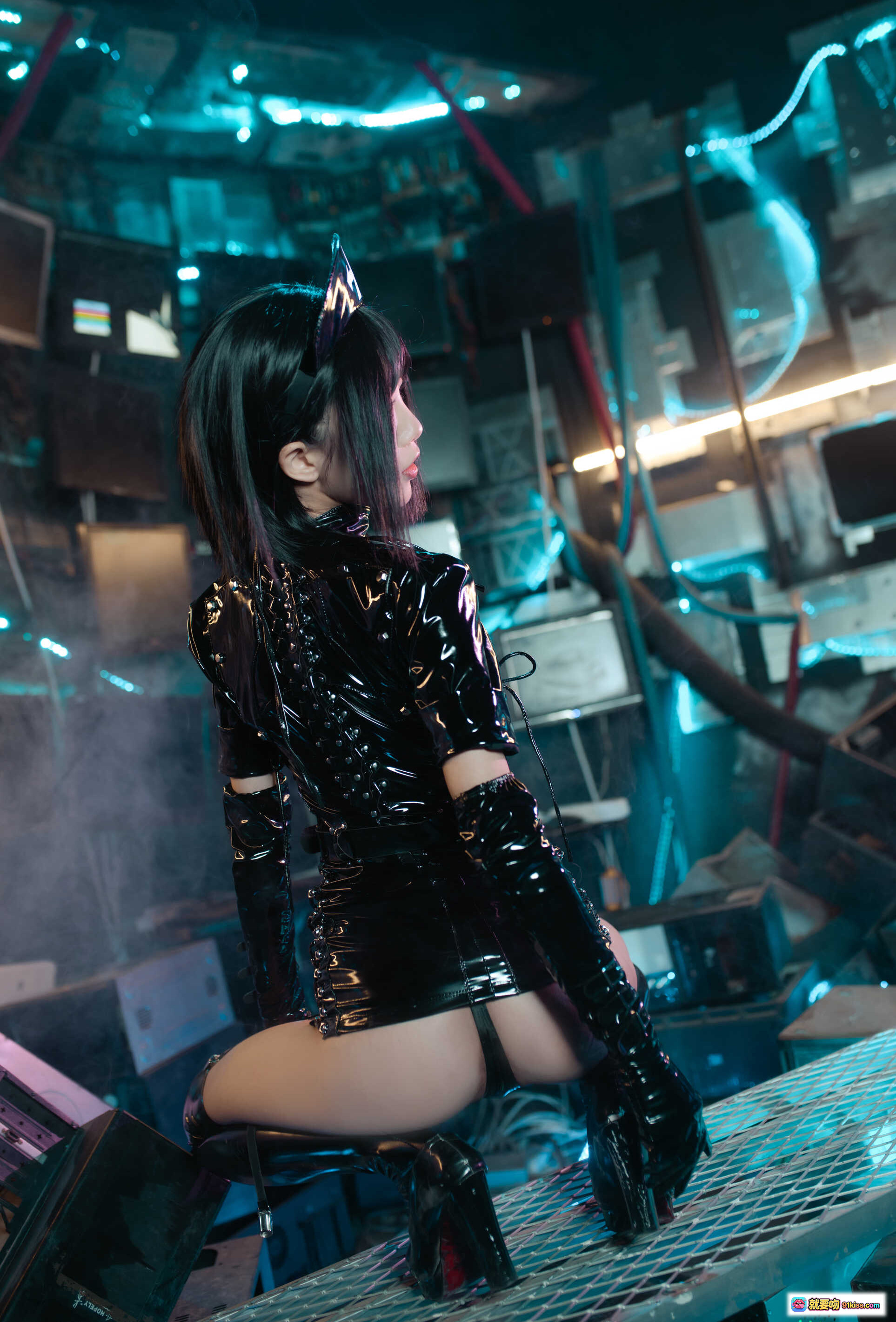 图片[6] - 水淼NO.013救赎写真｜赛博朋克风黑胶护士装｜霓虹灯光科幻场景｜45P高清图集 - 就要吻