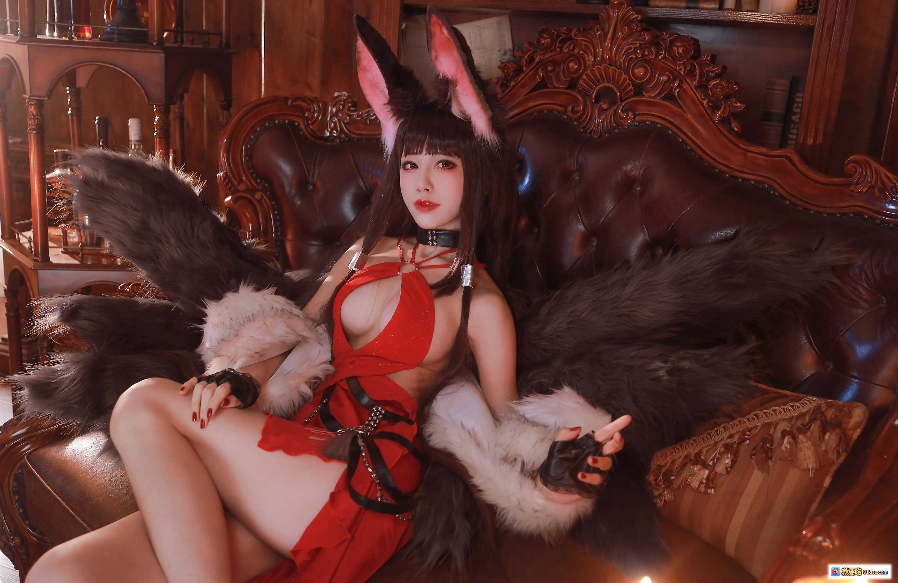 图片[4] - 水淼Aqua NO.067赤城兔女郎写真｜红黑蕾丝内衣+白色毛绒披肩｜书房复古场景性感摆拍 - 就要吻