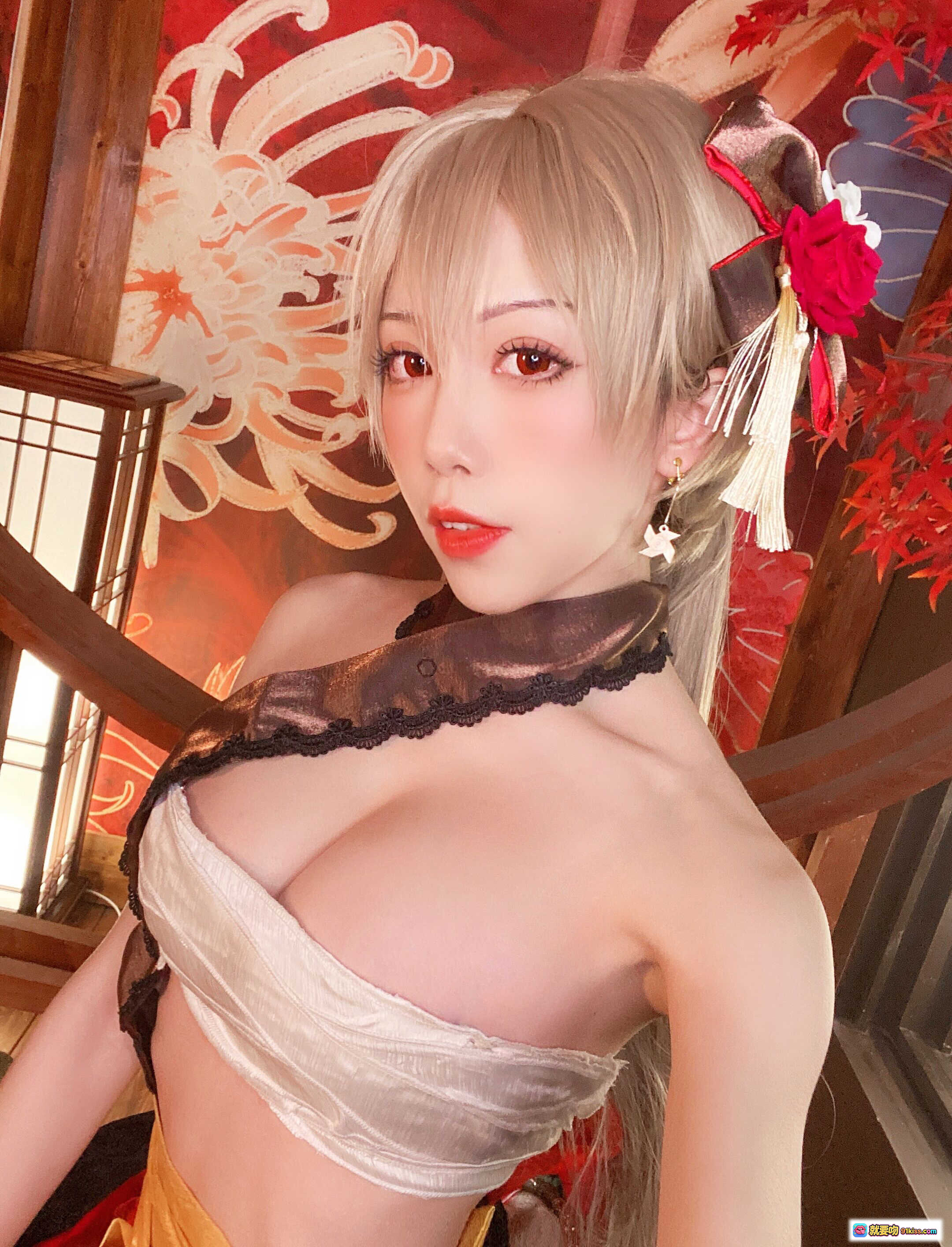 水淼aqua NO.079新春自拍写真｜和风少女Cosplay｜红枫背景｜蕾丝露肩装｜精致妆容｜金发双马尾｜日系美少女风格 - 就要吻