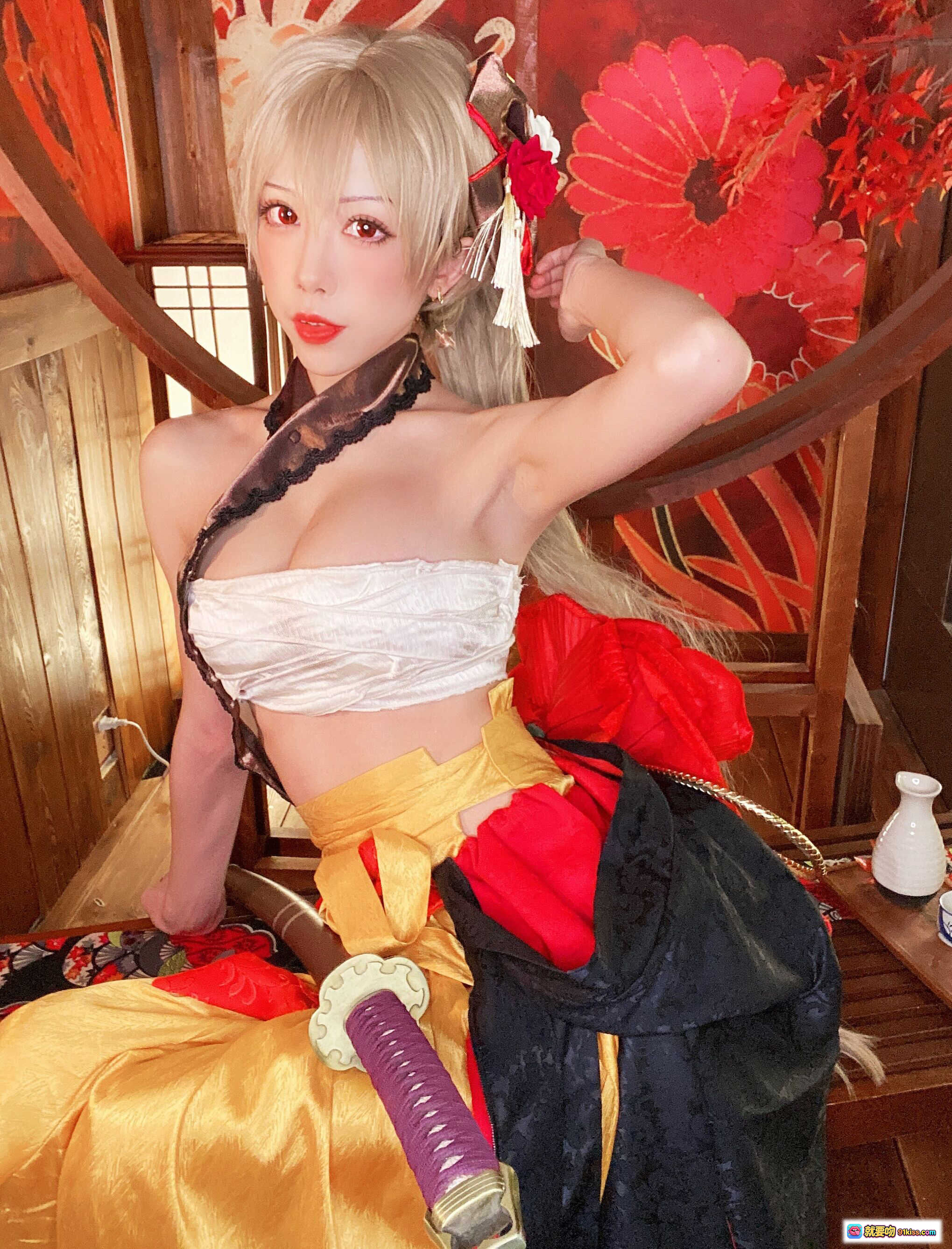 图片[8] - 水淼aqua NO.079新春自拍写真｜和风少女Cosplay｜红枫背景｜蕾丝露肩装｜精致妆容｜金发双马尾｜日系美少女风格 - 就要吻