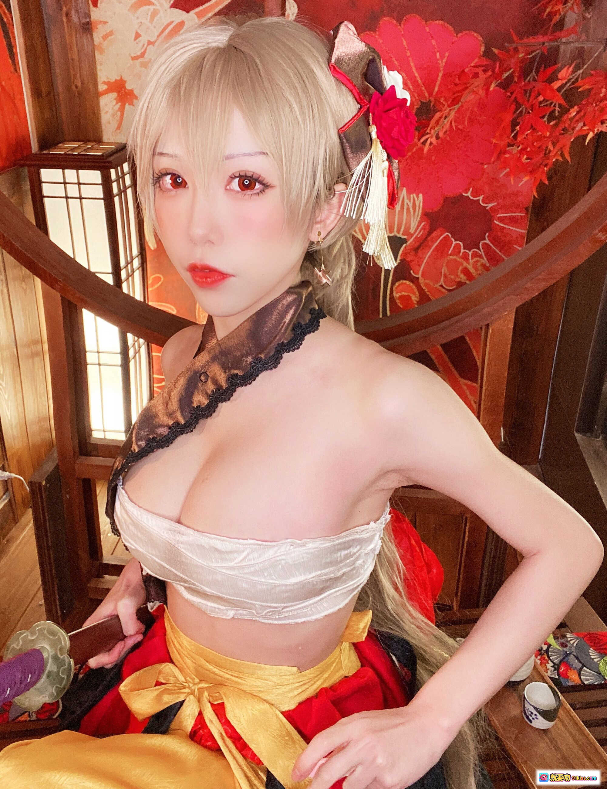 图片[5] - 水淼aqua NO.079新春自拍写真｜和风少女Cosplay｜红枫背景｜蕾丝露肩装｜精致妆容｜金发双马尾｜日系美少女风格 - 就要吻
