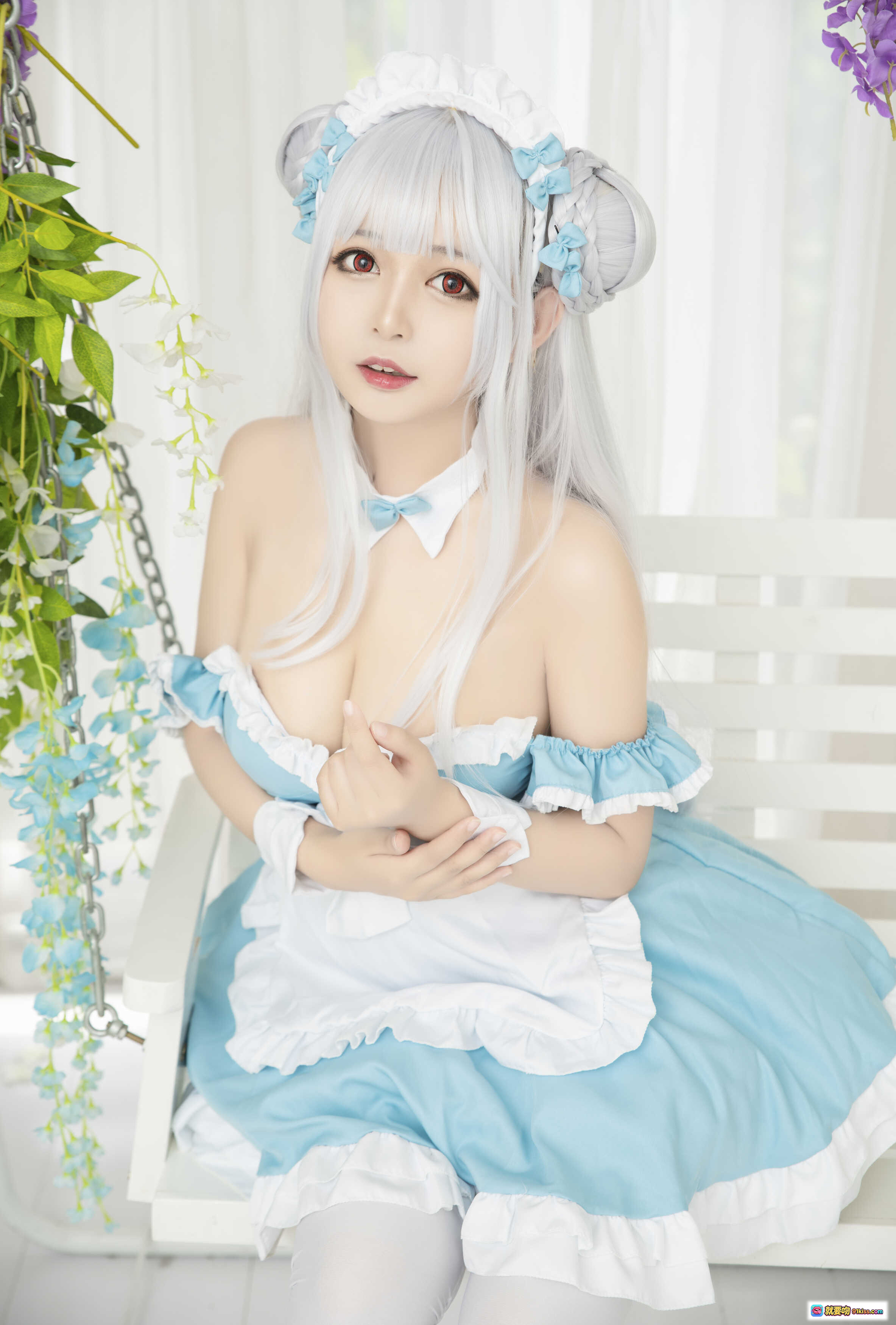 图片[6] - 黑猫猫OvO NO.018 小天鹅完全体 Cosplay 美少女 白发蓝裙女仆装 手持马卡龙 甜美可爱写真 16P高清图集 - 就要吻