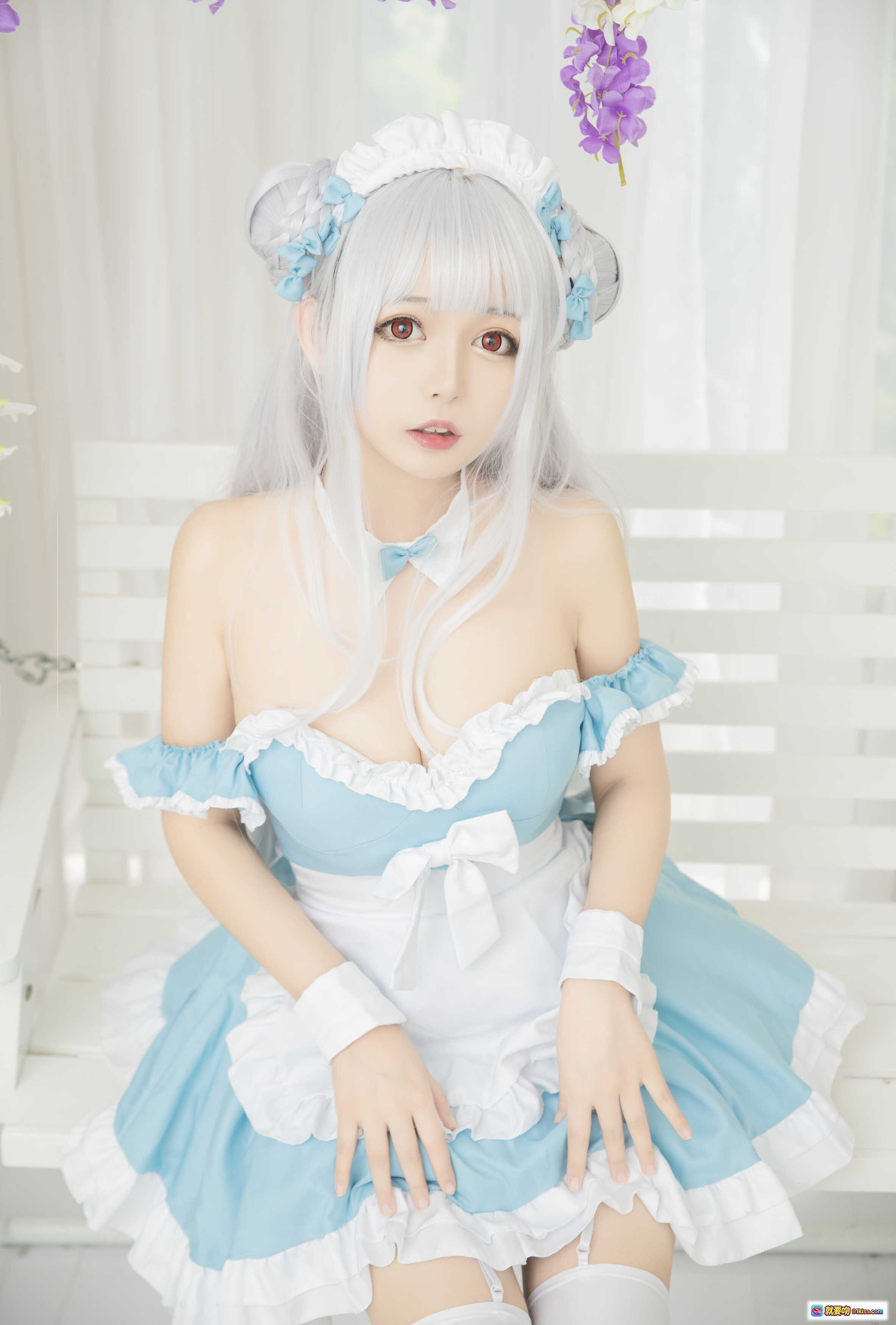 图片[9] - 黑猫猫OvO NO.018 小天鹅完全体 Cosplay 美少女 白发蓝裙女仆装 手持马卡龙 甜美可爱写真 16P高清图集 - 就要吻