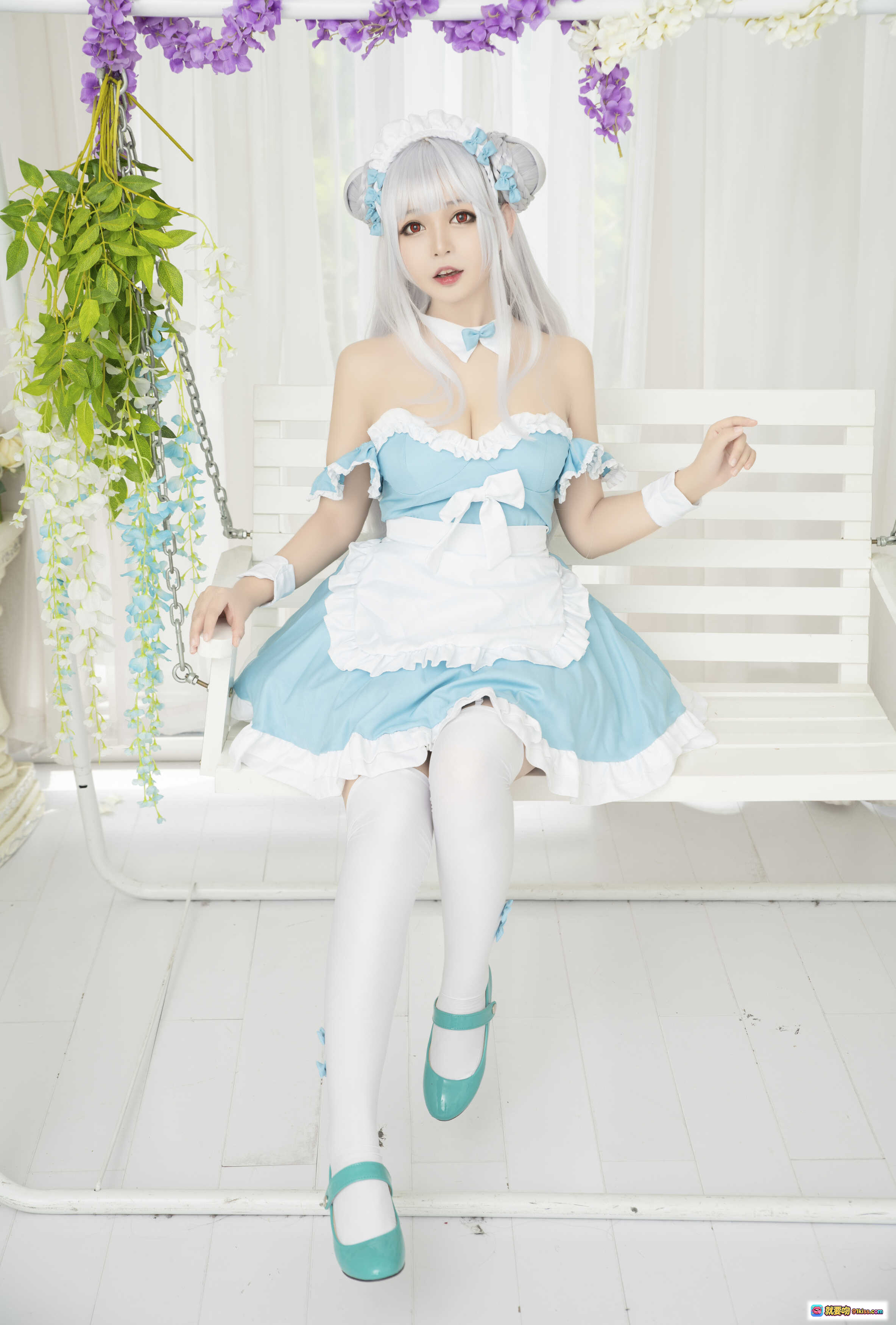 图片[3] - 黑猫猫OvO NO.018 小天鹅完全体 Cosplay 美少女 白发蓝裙女仆装 手持马卡龙 甜美可爱写真 16P高清图集 - 就要吻