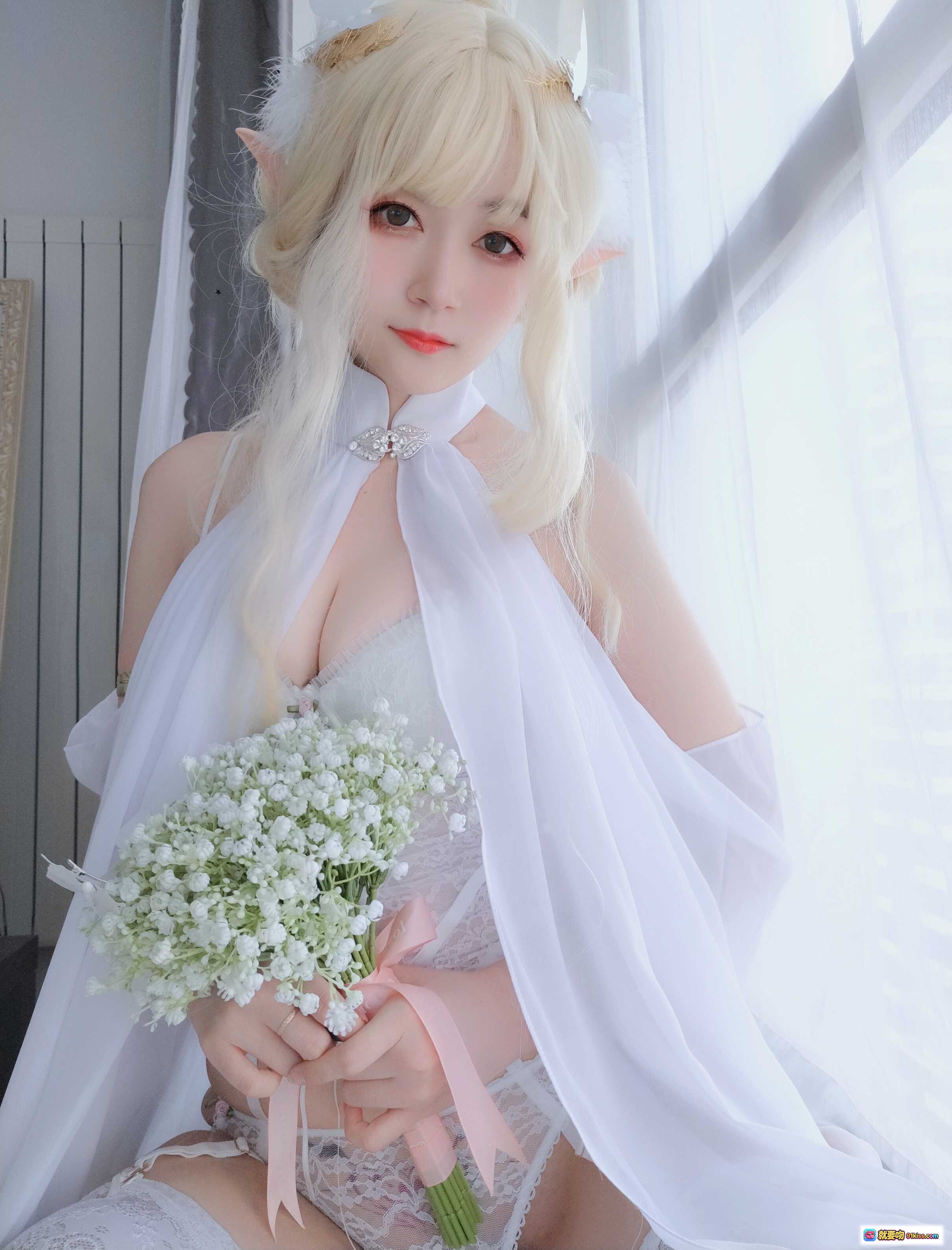 图片[1] - 白银81 NO.052 小白羊2 白发精灵耳少女 白纱披肩 满天星花束 蕾丝内衣 窗边柔光写真 141P高清图集 - 就要吻