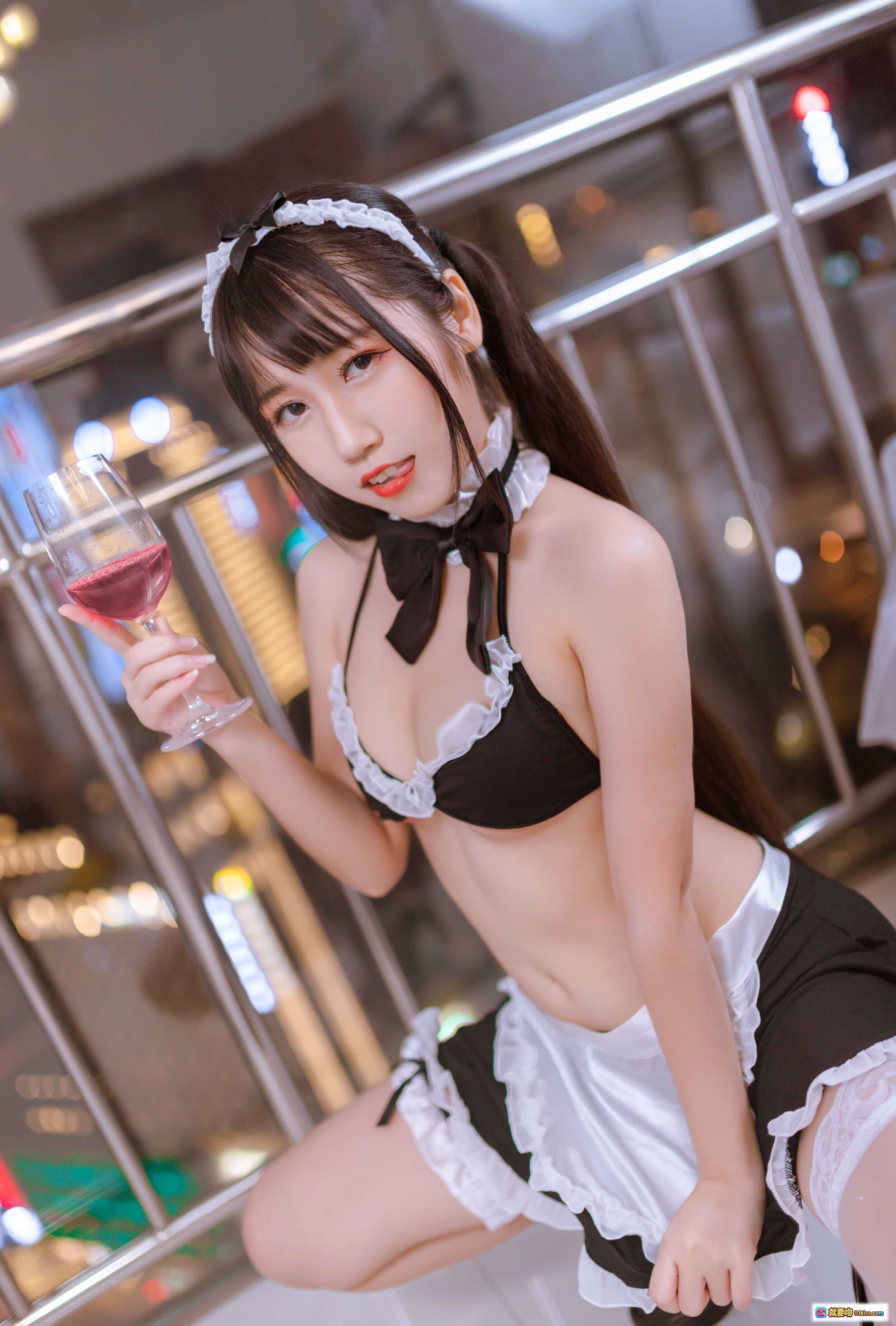 图片[5] - 抖娘利世NO.004女仆装写真｜黑白色蕾丝边女仆裙+蝴蝶结发饰+夜景灯光背景｜79P高清图集 - 就要吻