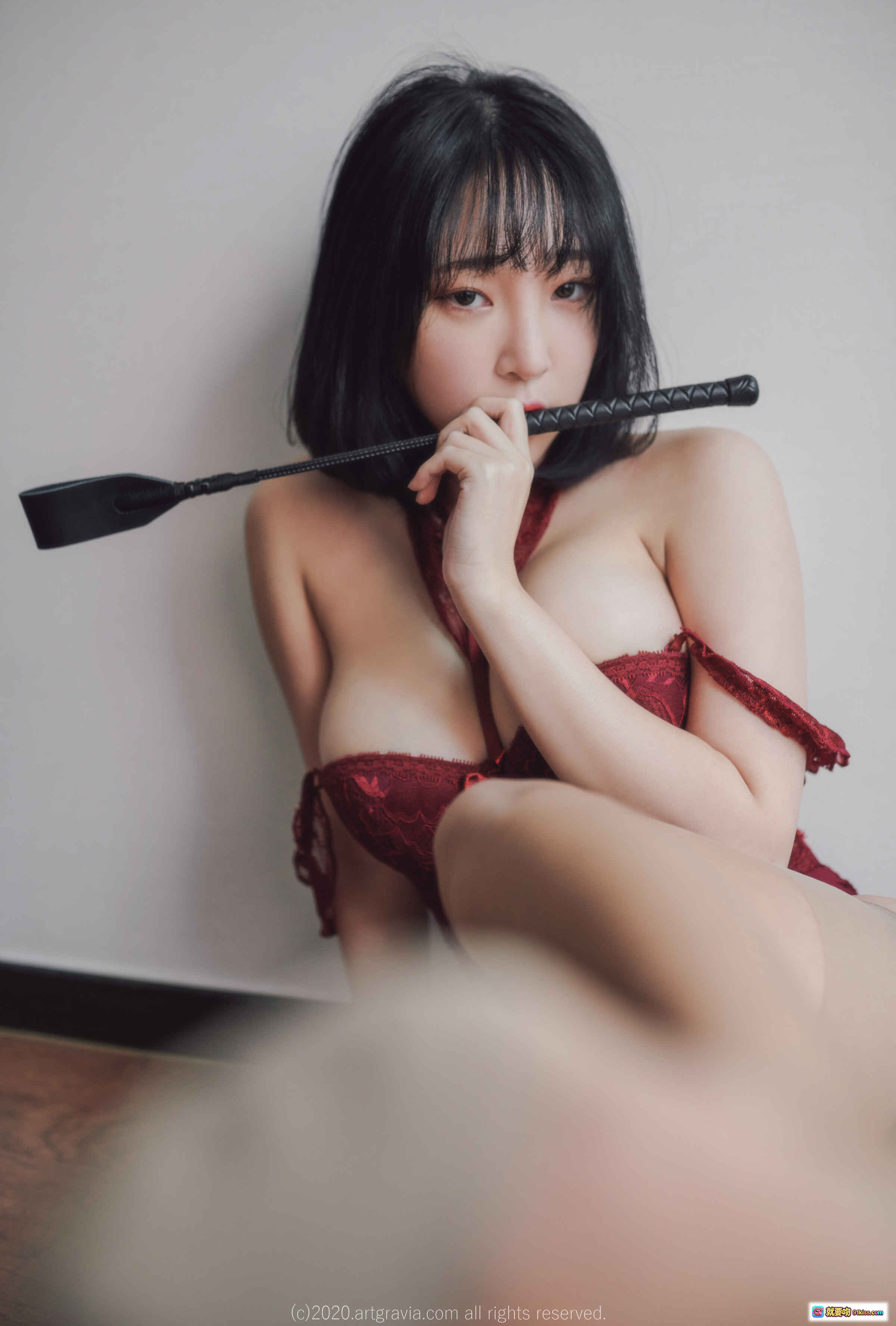 图片[9] - 姜仁卿NO.025 ARTGRAVIA_VOL153 红色蕾丝内衣写真 绿沙发蓝枕私房美拍 优雅性感姿态 自然光影氛围感大片 - 就要吻