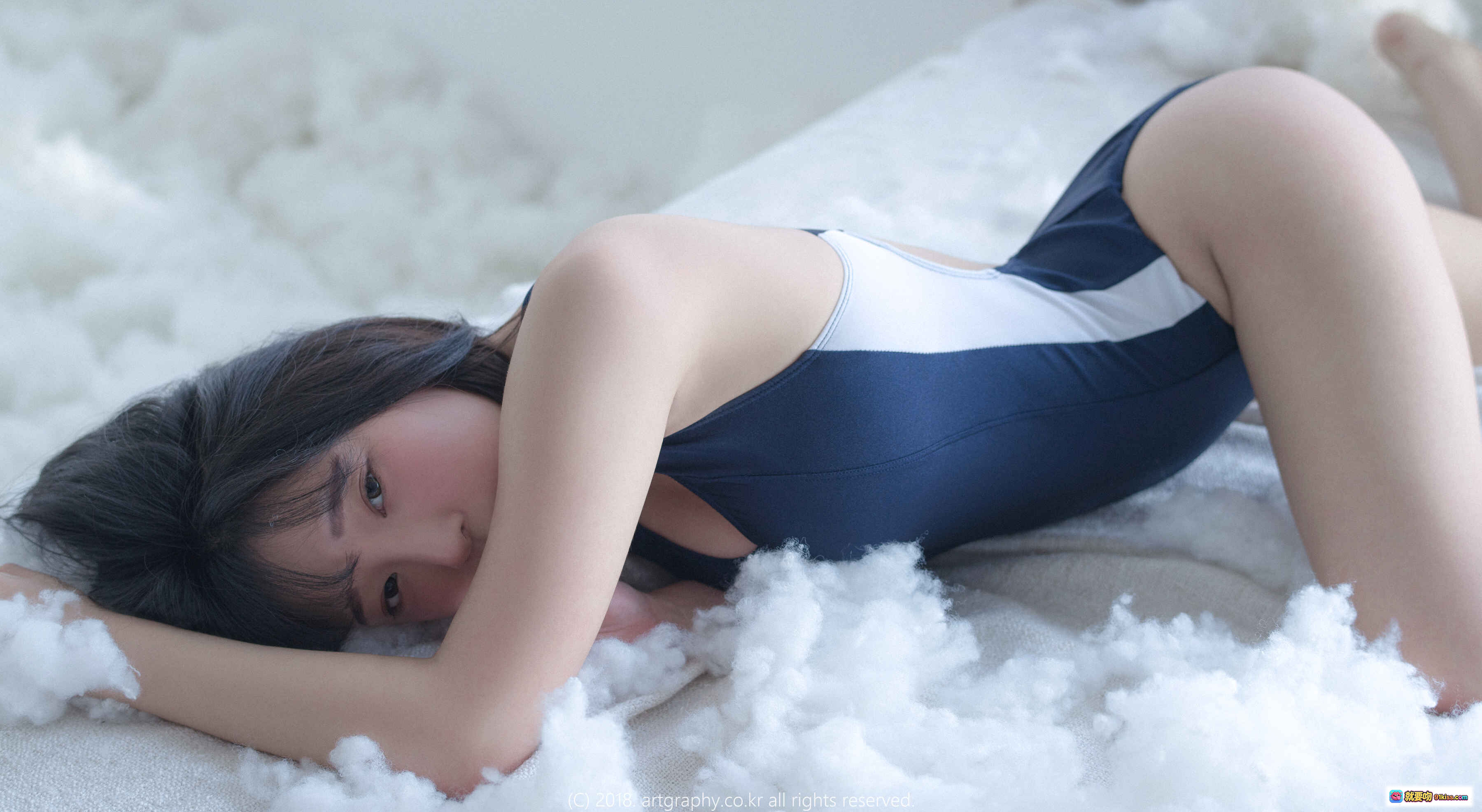 图片[8] - 姜仁卿 NO.009 ARTGRAVIA_VOL45 | 黑色紧身衣 | 室内光影艺术 | 沙发慵懒姿态 | 高级感写真 | 时尚人像摄影 - 就要吻