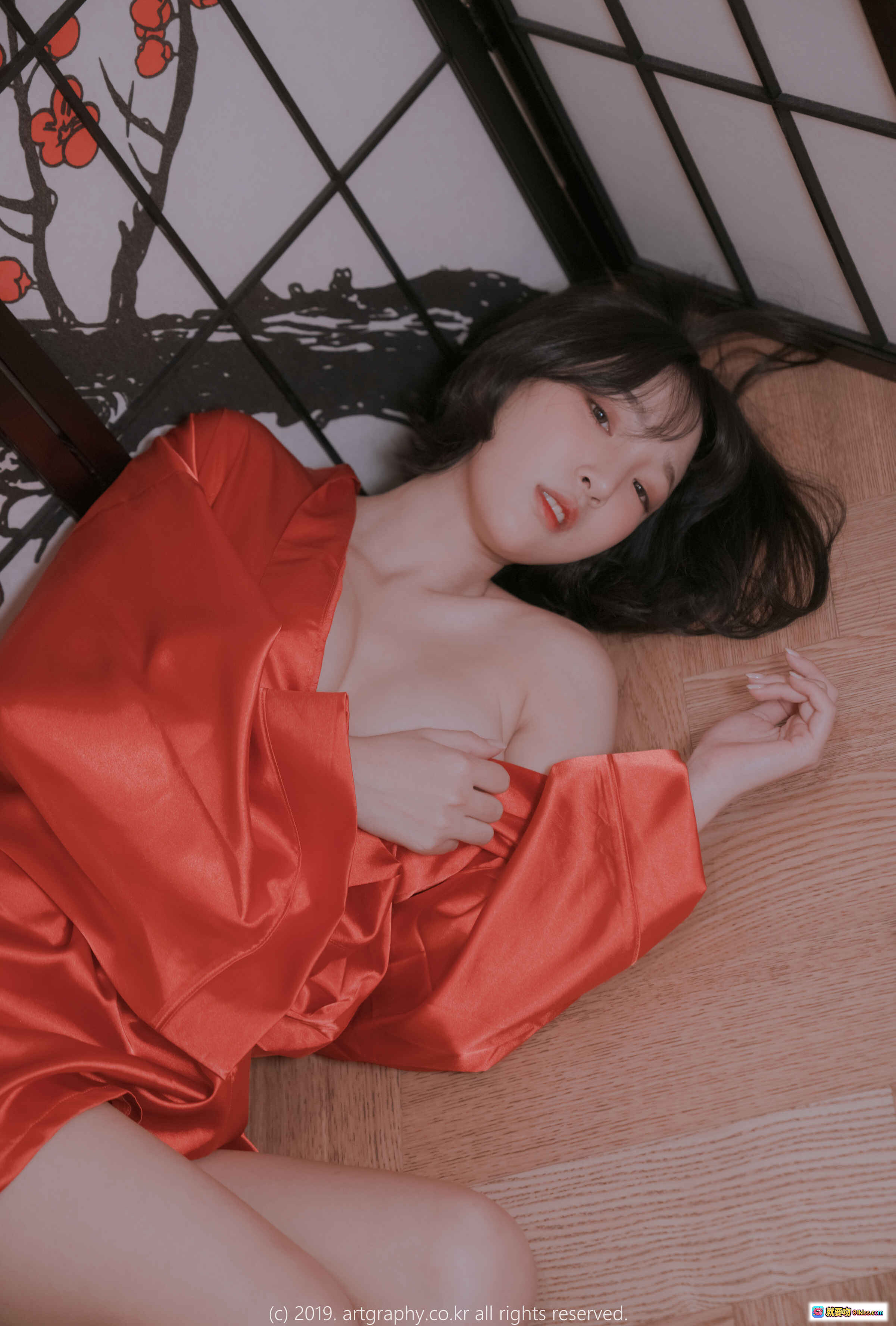 图片[6] - 姜仁卿 NO.013 ARTGRAVIA_VOL69 红色丝绸睡衣性感写真 日式屏风背景 优雅慵懒姿态 2019艺术摄影高清图 - 就要吻