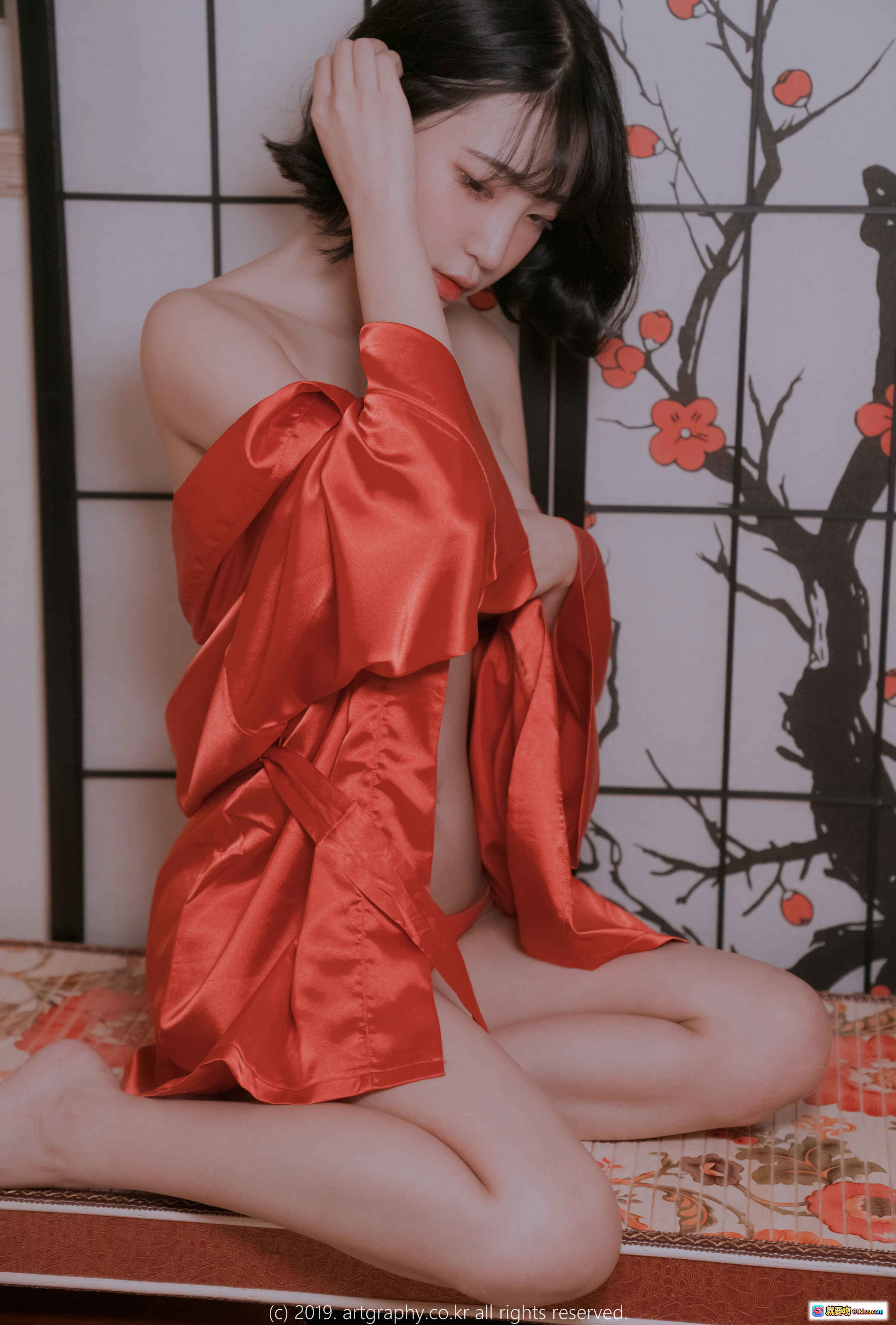 图片[4] - 姜仁卿 NO.013 ARTGRAVIA_VOL69 红色丝绸睡衣性感写真 日式屏风背景 优雅慵懒姿态 2019艺术摄影高清图 - 就要吻